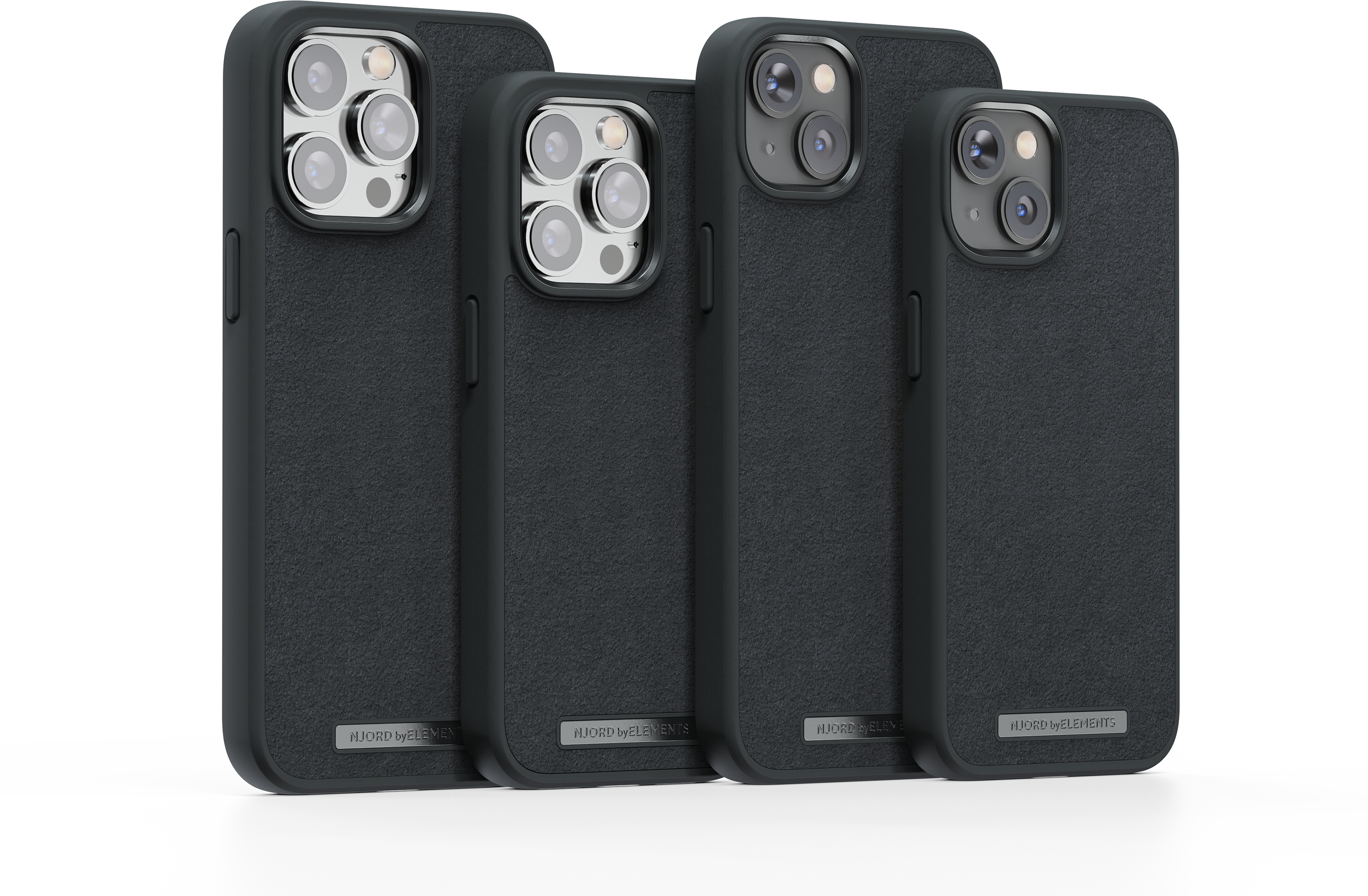 Quattro custodie nere per telefono con ritagli per la fotocamera. Ognuna ha un logo 'Njord' argento.