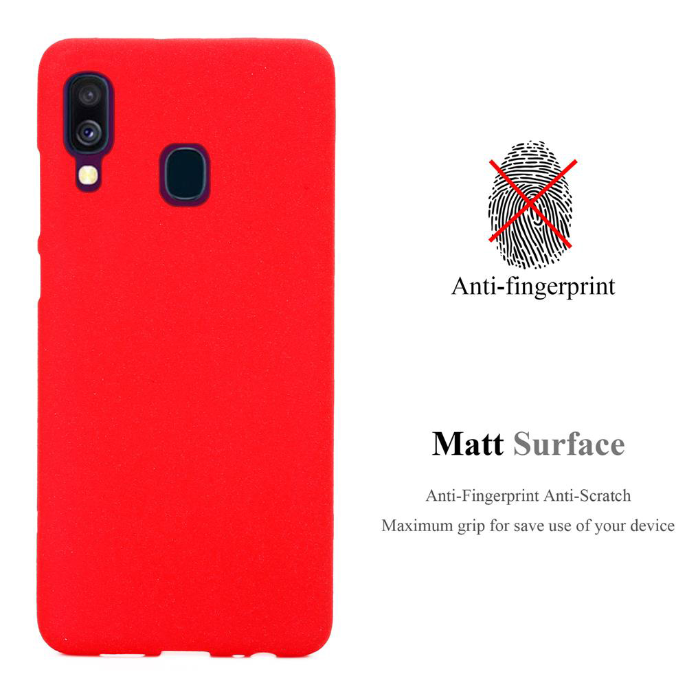 Custodia rossa per telefono con intaglio fotocamera e testo 'Matt Surface' e 'Anti-impronte'.