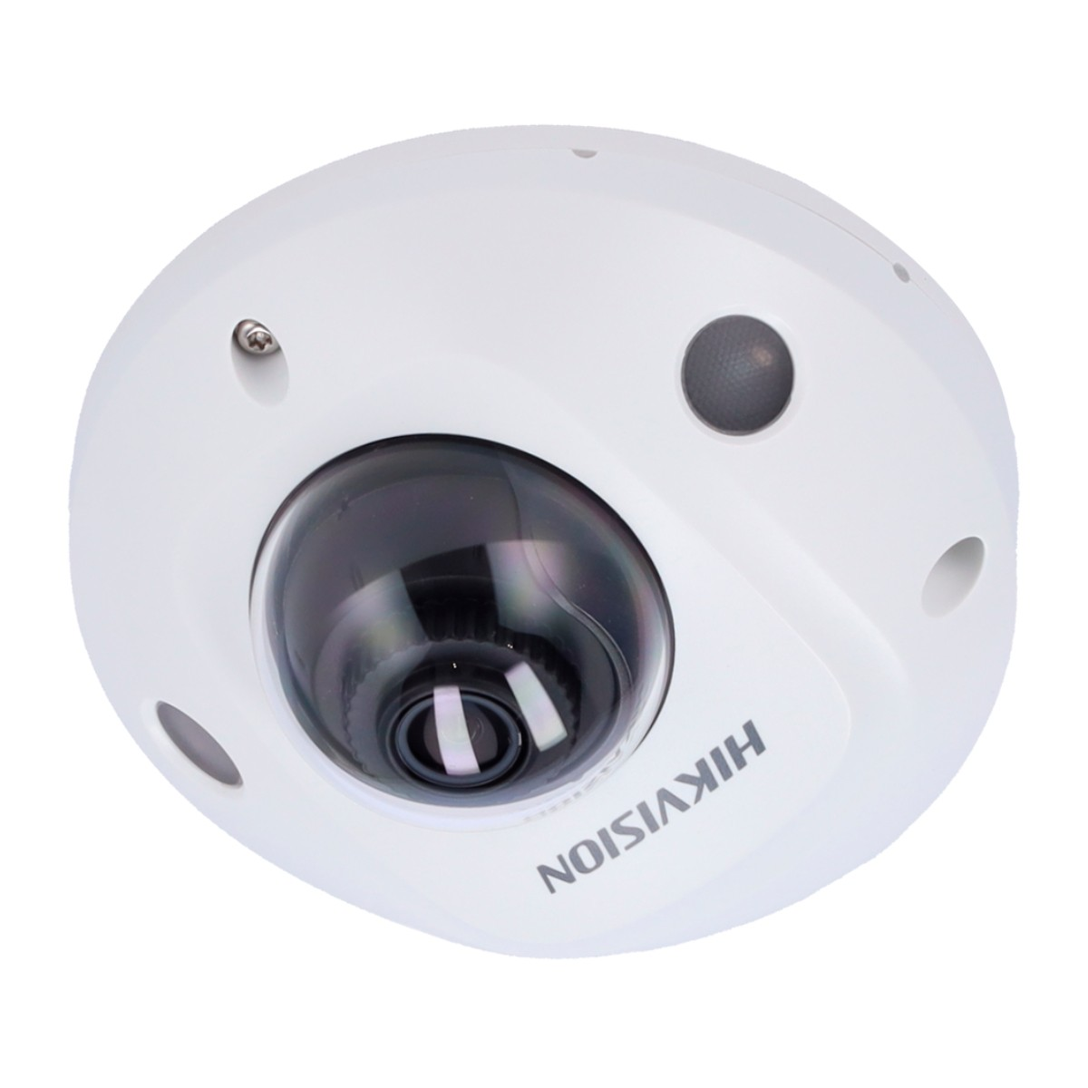 Una telecamera di sicurezza bianca a forma di cupola con una lente scura. Il marchio 'HIKVISION' è visibile. È su sfondo bianco.