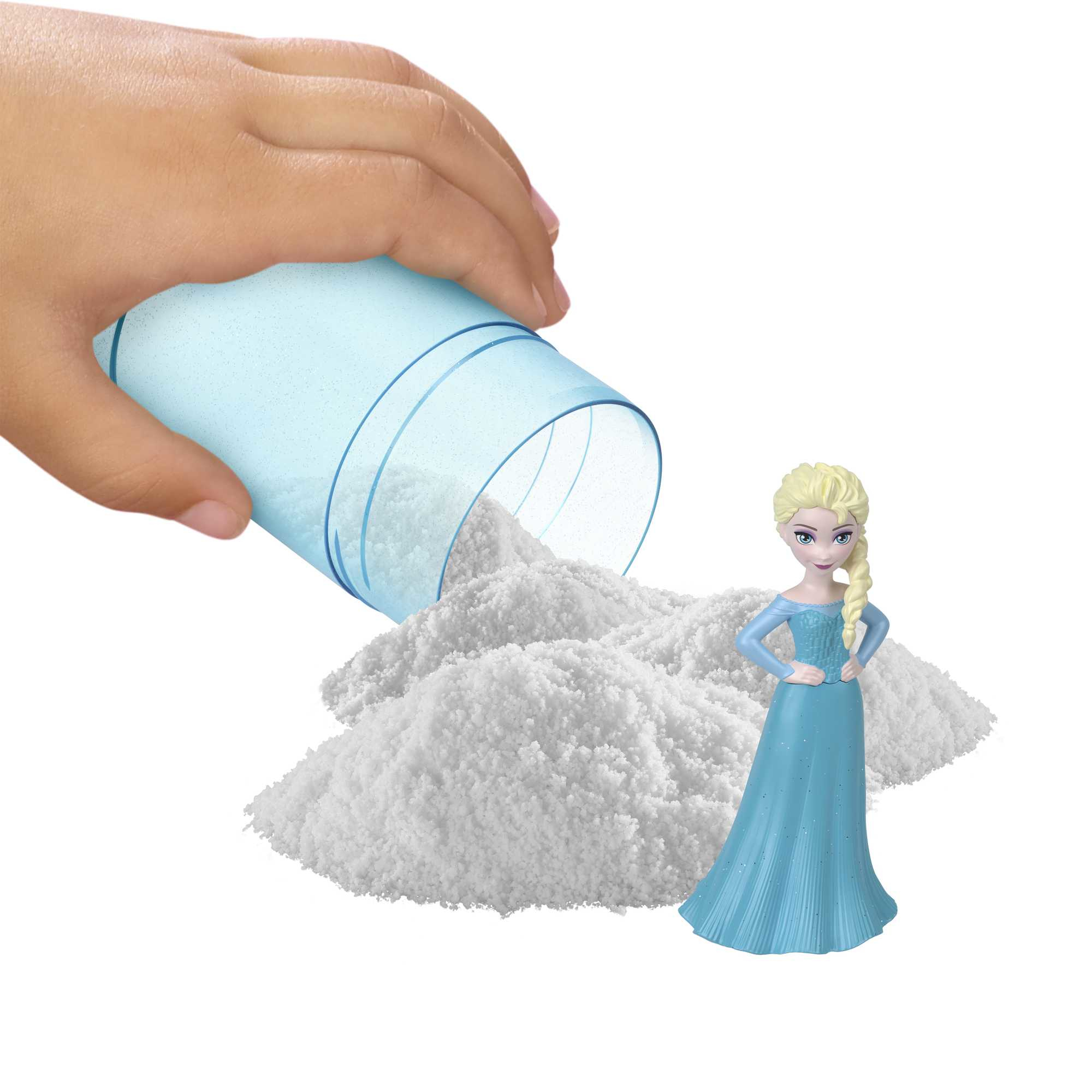 Una mano versa polvere bianca da un contenitore blu, accanto a una bambola Elsa.