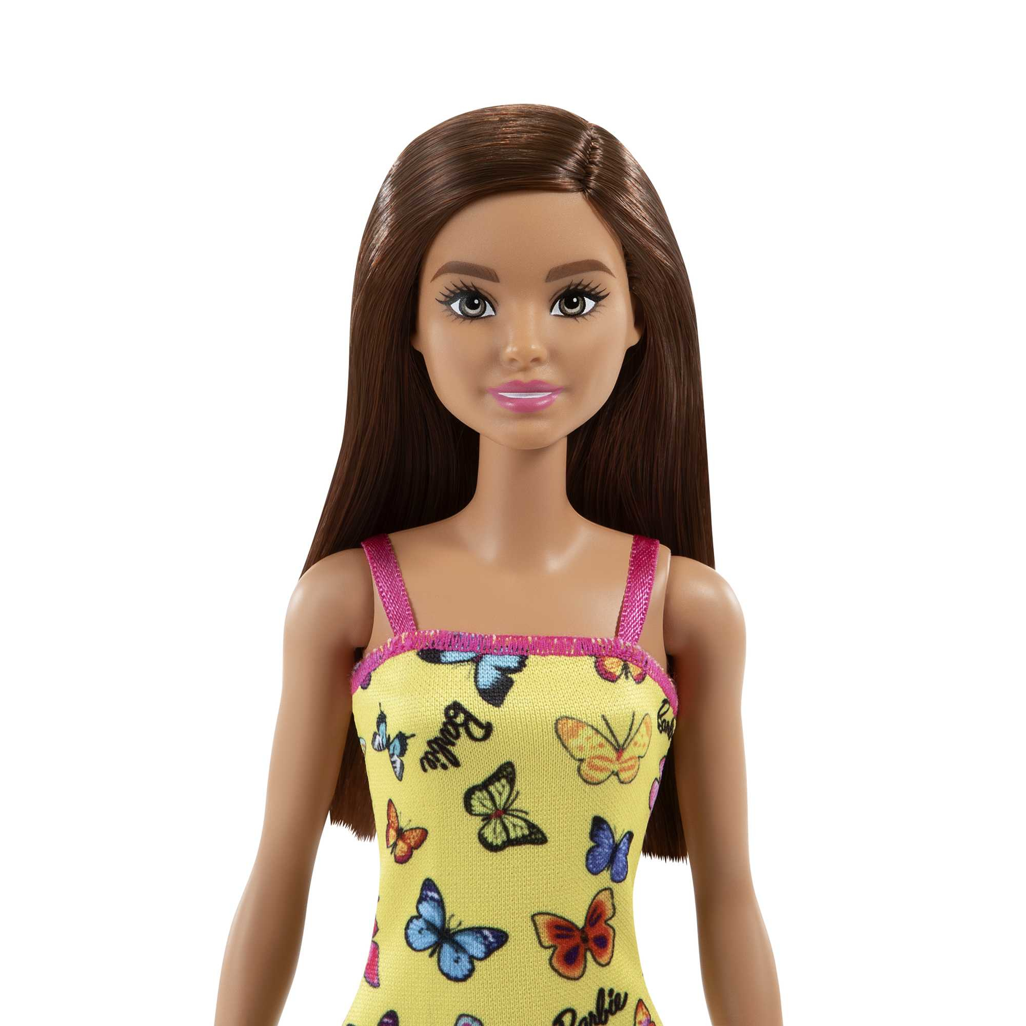 Barbie-Puppe mit langen braunen Haaren, gelbem Kleid mit Schmetterlingsdruck. Pinke Absätze. Weißer Hintergrund.