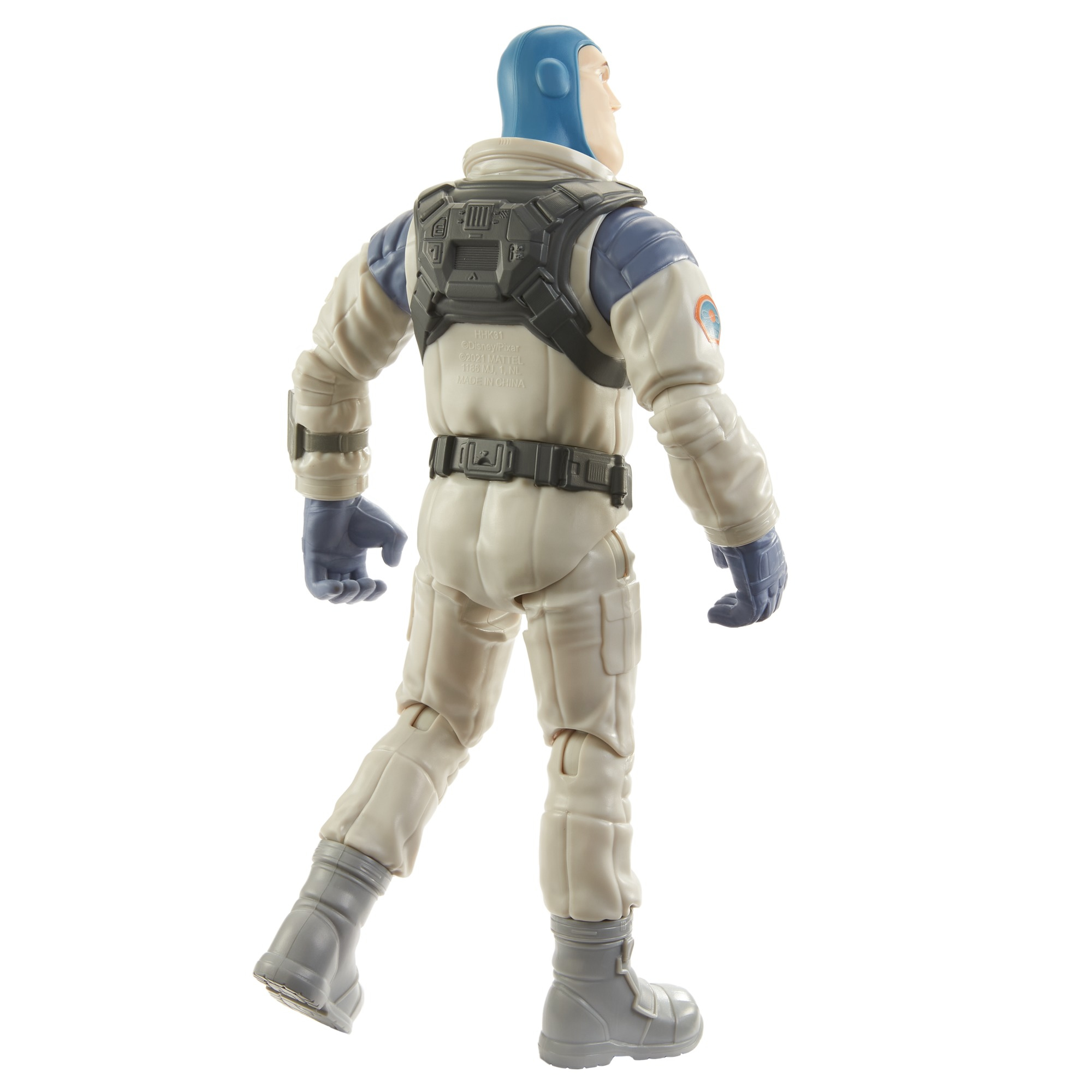 Figurka akcji Buzz Lightyear. Ma na sobie biały skafander kosmiczny z niebieskimi akcentami, stoi tyłem do widza.