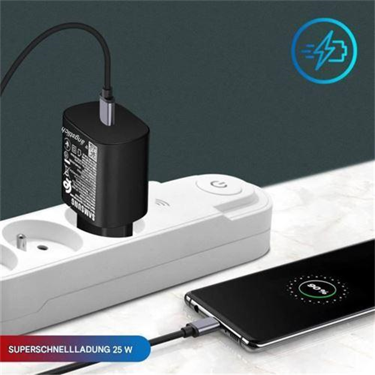 Ein schwarzes Telefon wird geladen. Das Telefon ist an ein schwarzes Ladegerät angeschlossen.