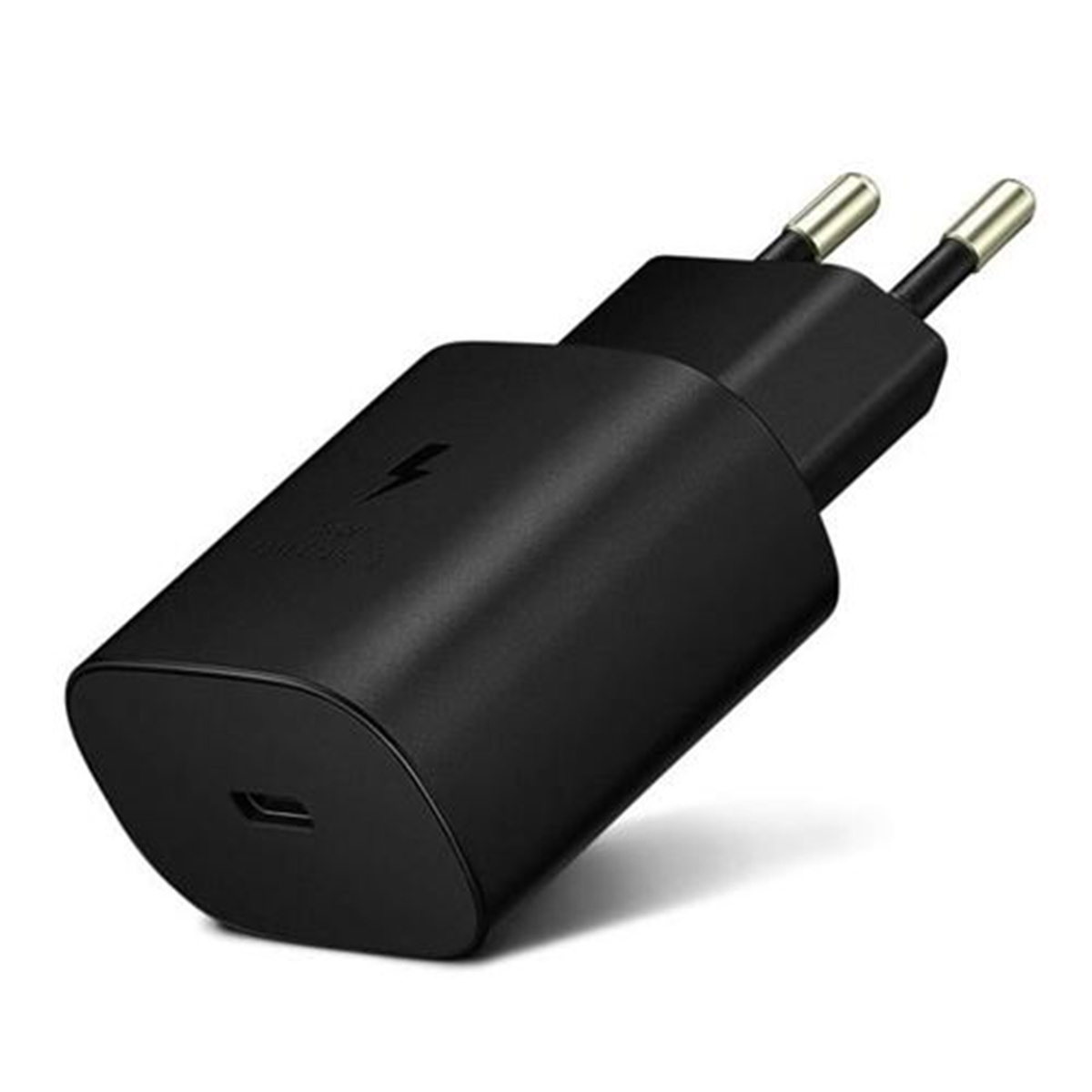 Ein schwarzes, abgewinkeltes Ladegerät mit einem USB-C-Anschluss.