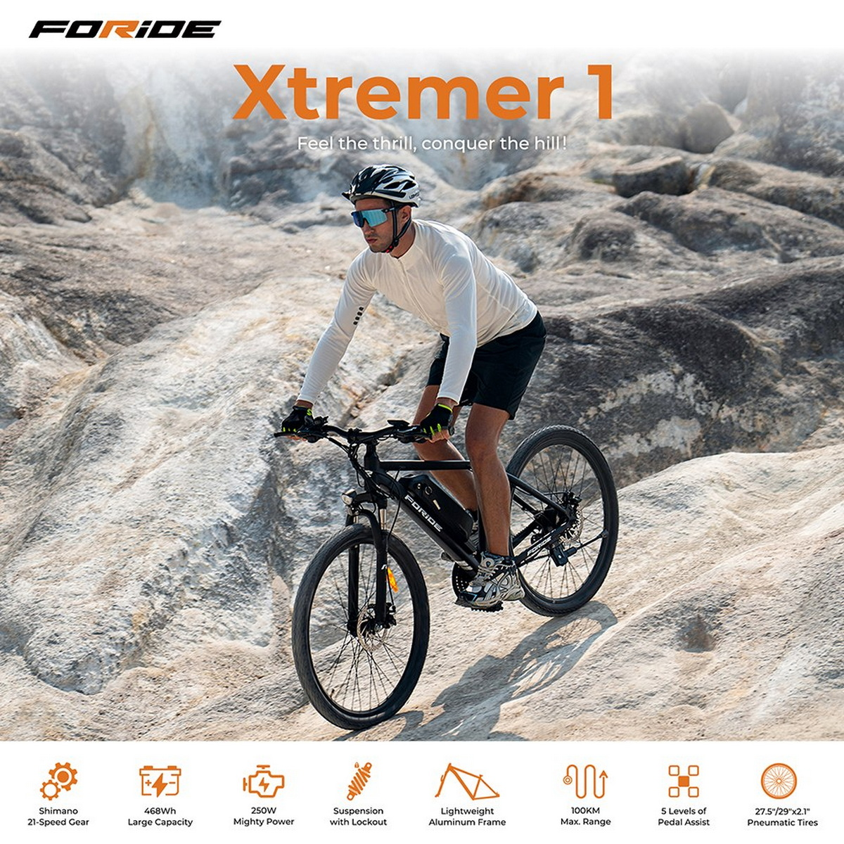 Mężczyzna jedzie czarnym rowerem górskim po skalistym terenie. Zawiera grafiki cech roweru.