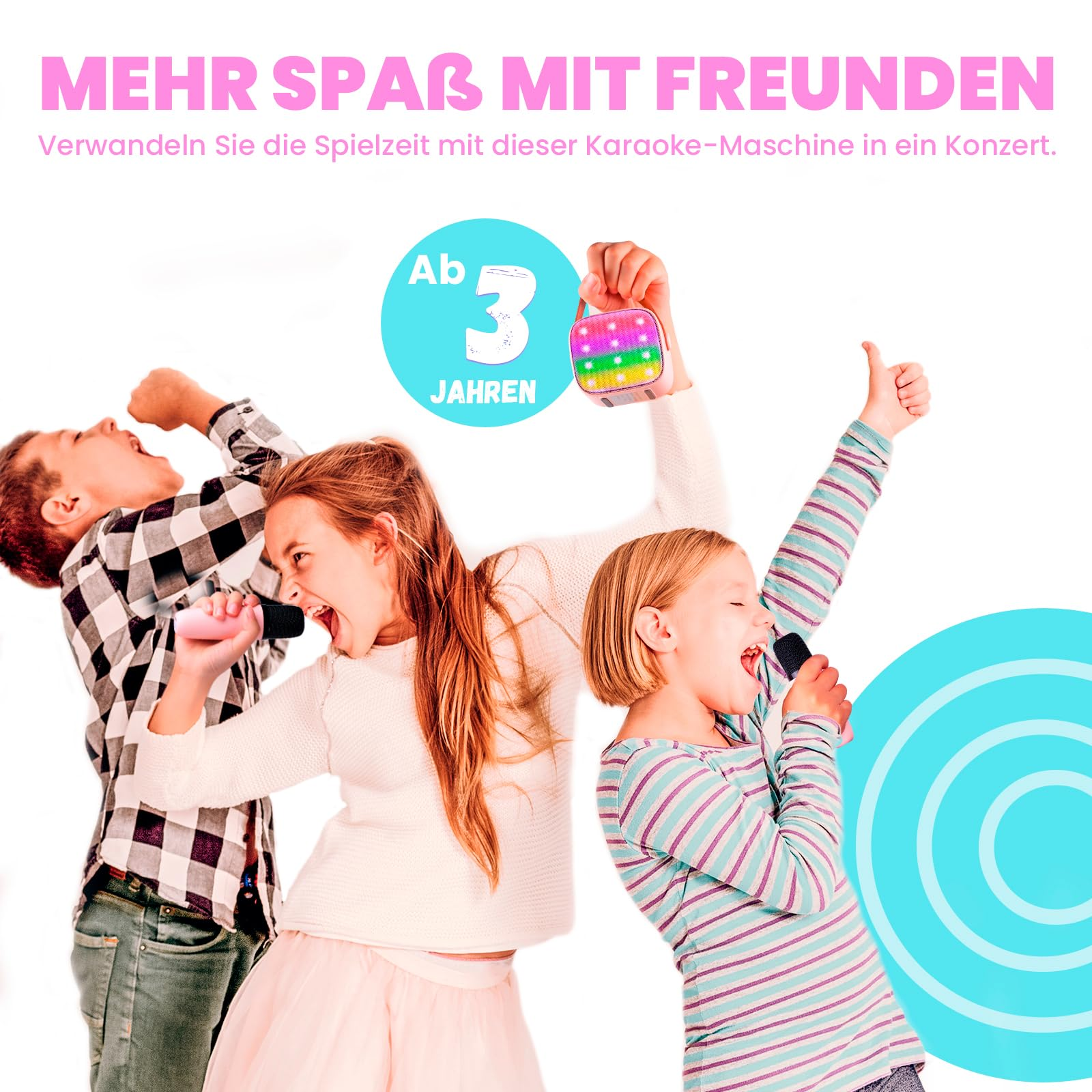 Drei Kinder singen mit Mikrofonen. Karaoke-Maschine. Text über das Alter. Blauer Hintergrund.