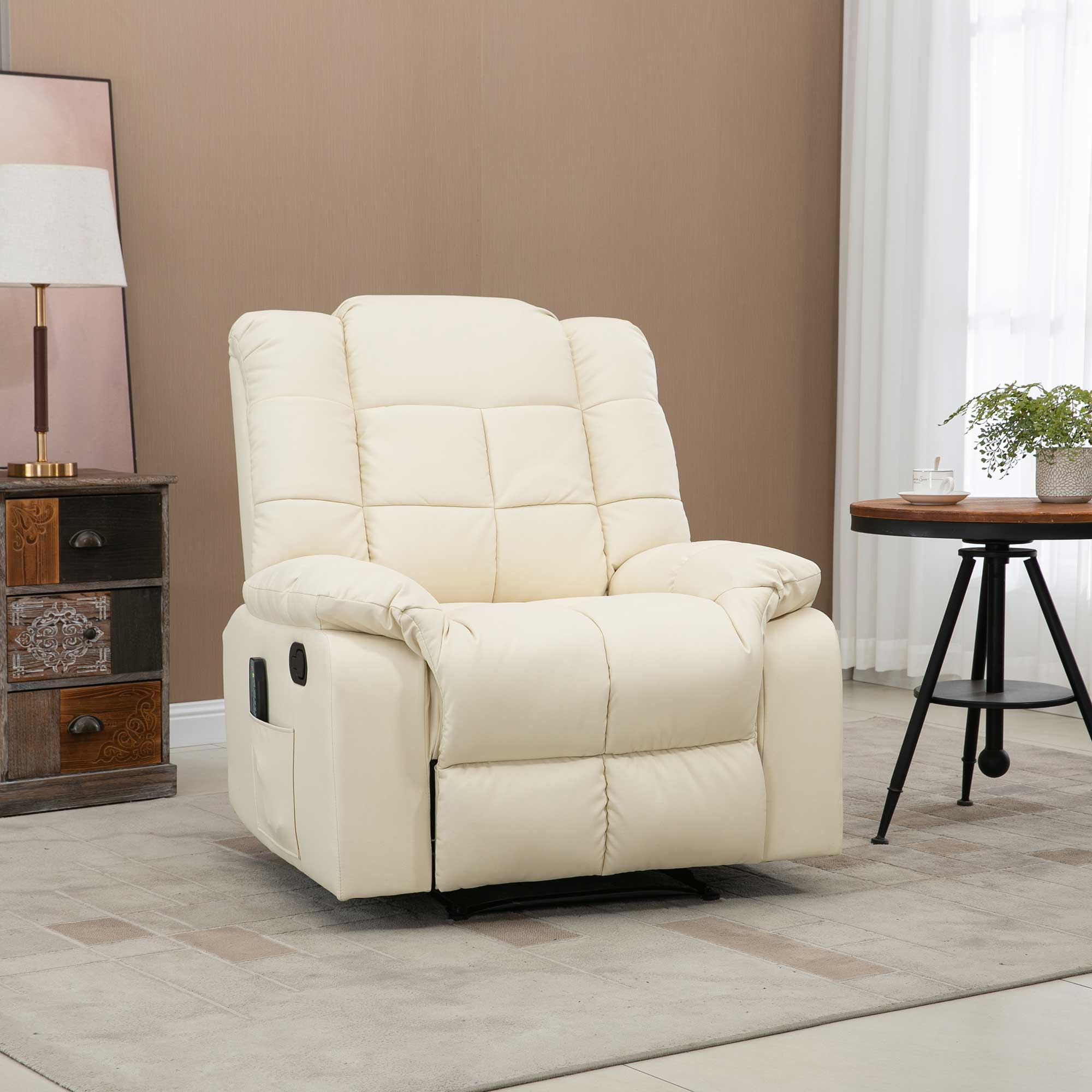 Sillón reclinable color crema con un bolsillo lateral, sobre un fondo neutro.