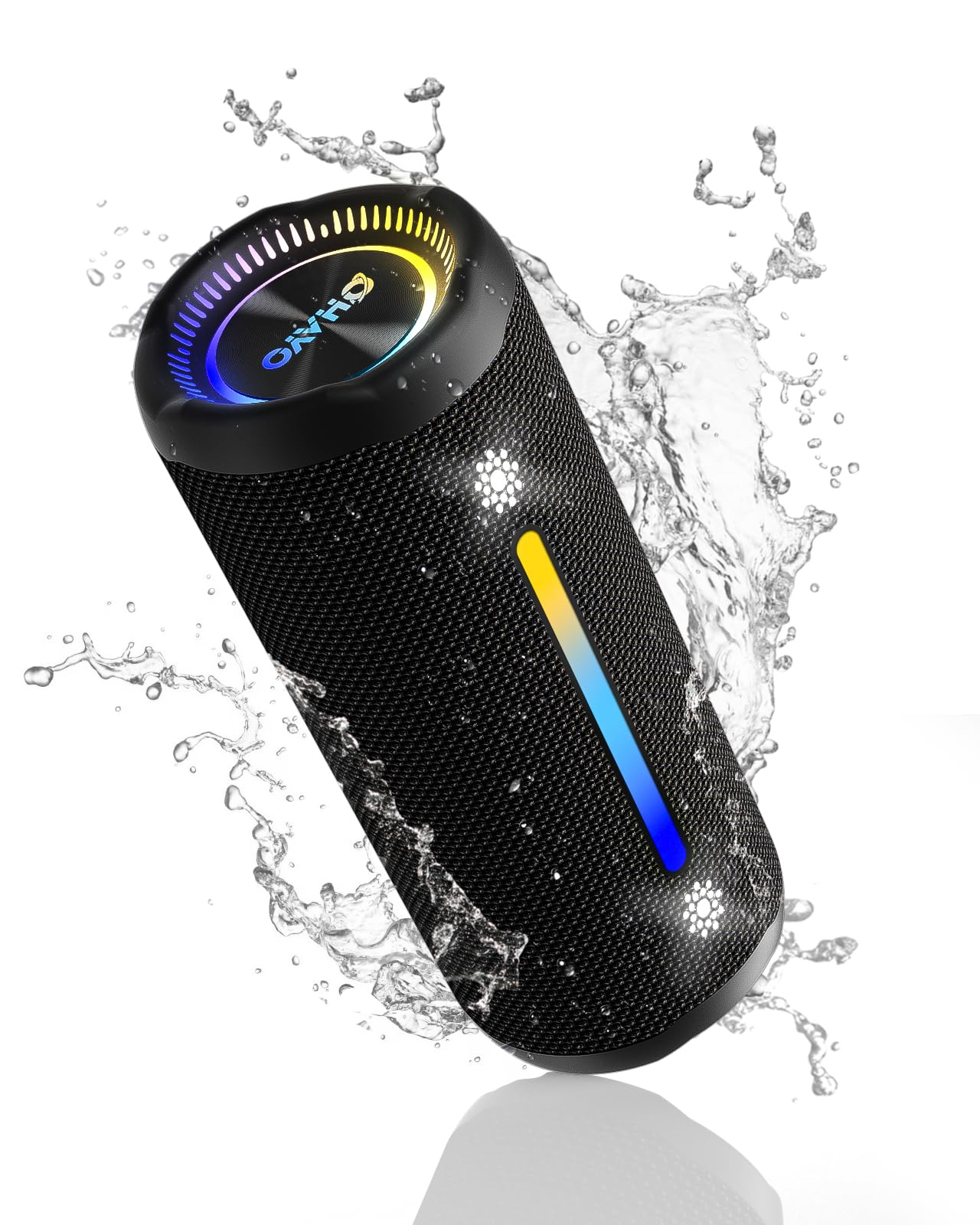 Schwarzer Lautsprecher mit farbigen LED-Leuchten, Wasserspritzern, die auf weißem Hintergrund schweben.