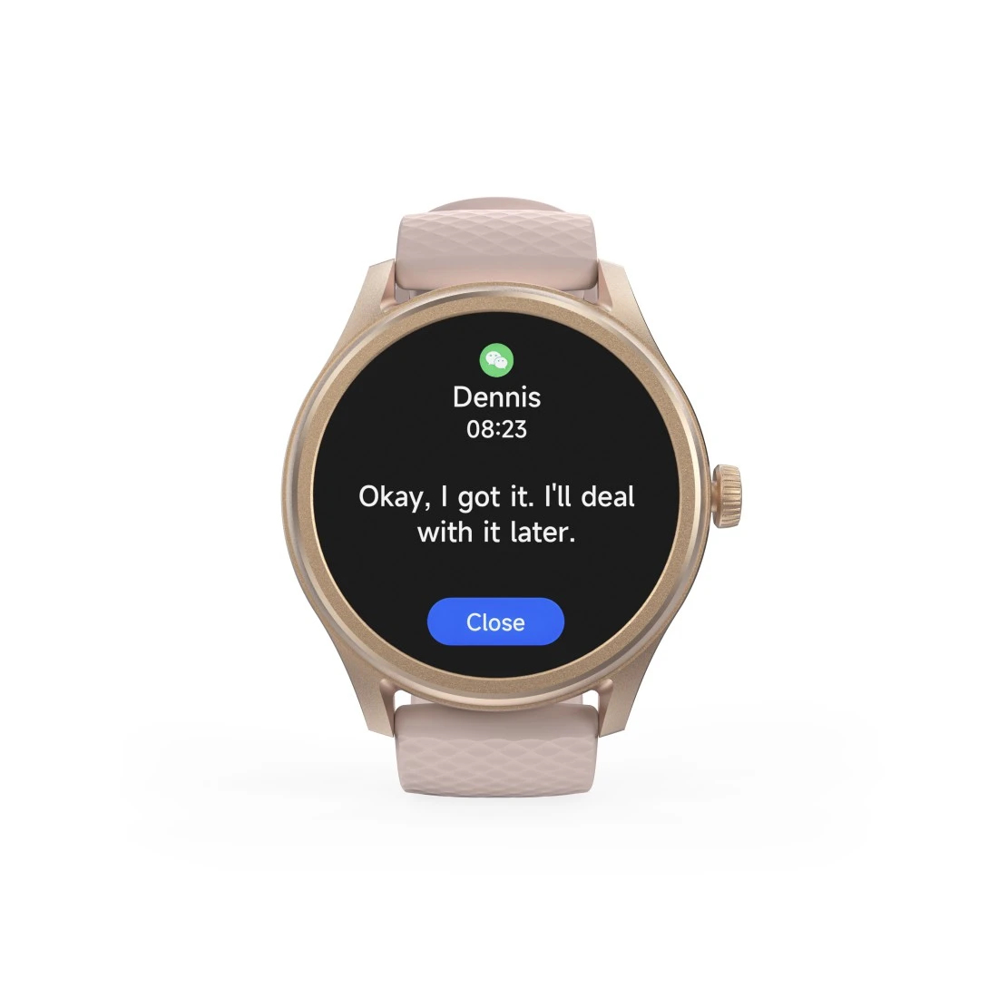 Złoty smartwatch z wiadomością tekstową na ekranie, białe tło.