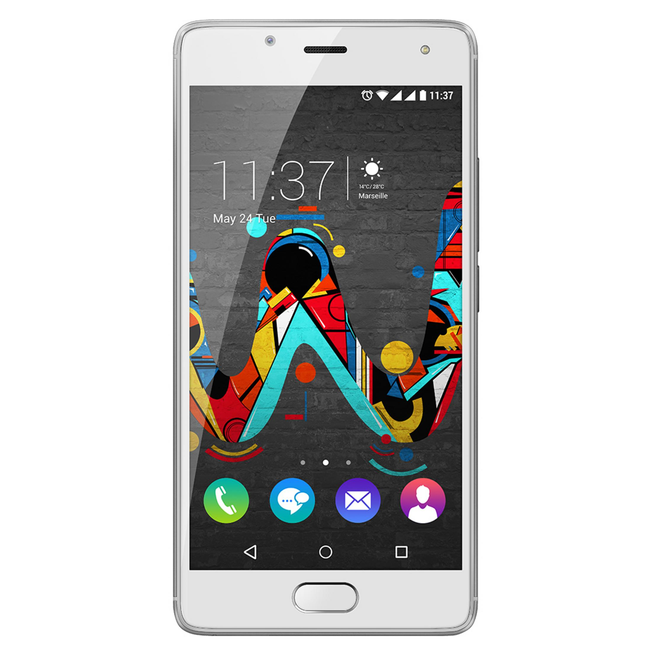 Smartphone bianco che mostra un design a onde colorate e icone di app su uno sfondo di muro di mattoni grigio scuro.