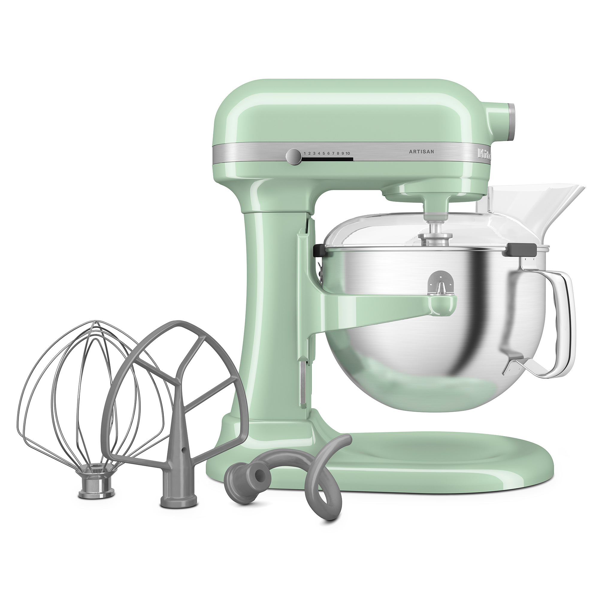 Frullatore KitchenAid verde menta con accessori. Frusta, gancio impastatore e paraspruzzi. Su sfondo bianco.