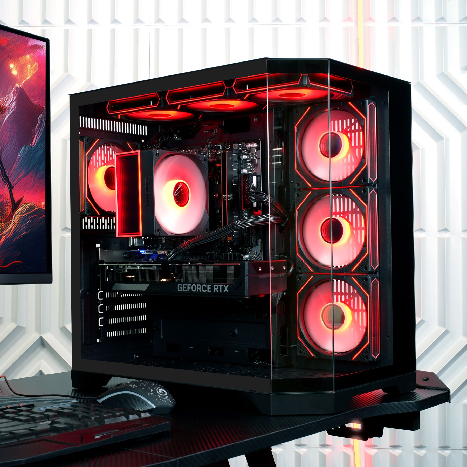 Computergehäuse mit roten RGB-Lüftern und Komponenten auf einem schwarzen Schreibtisch.