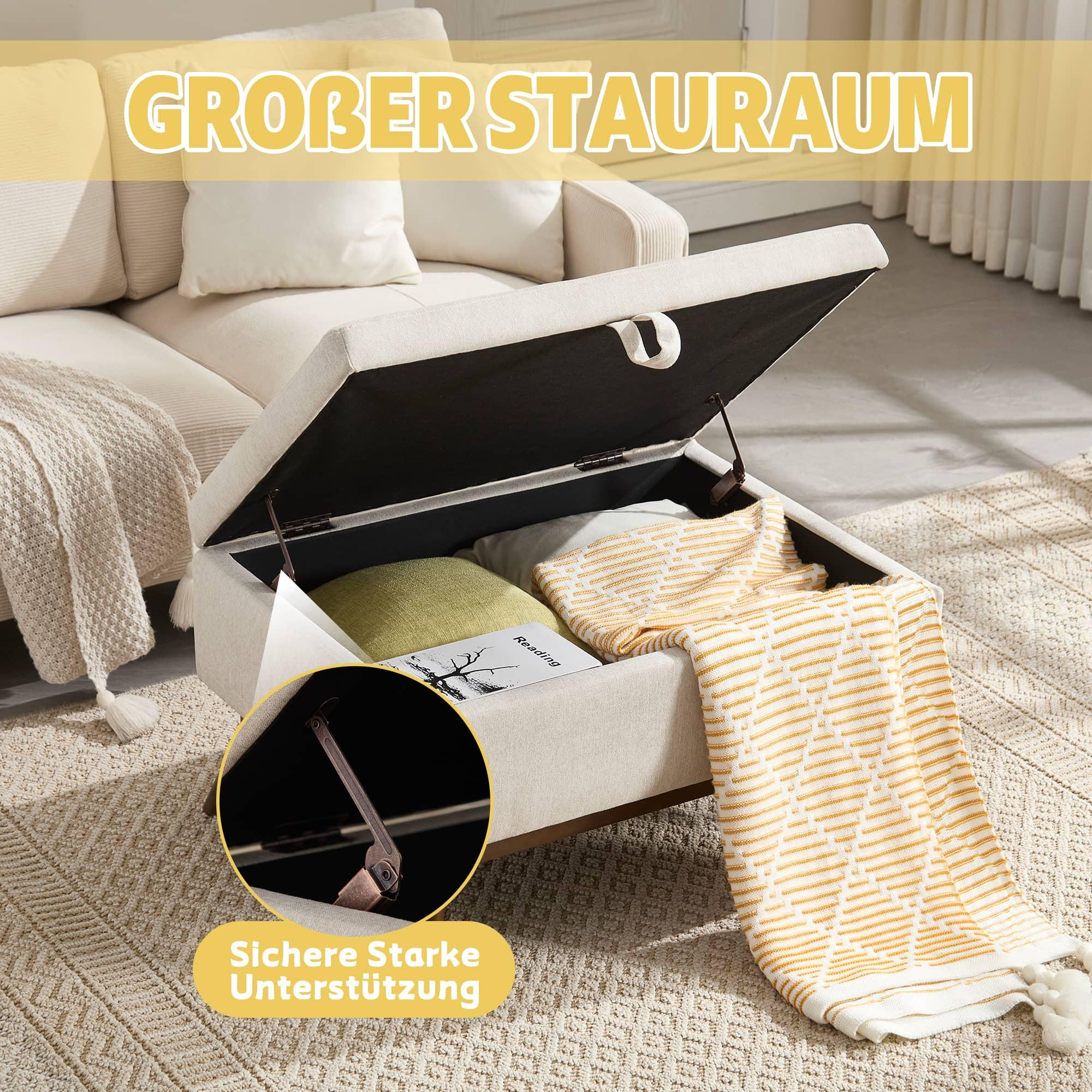 Aufbewahrungshocker mit offenem Deckel. Im Inneren befinden sich Kissen und Decken. Text sagt 'großer Stauraum'.