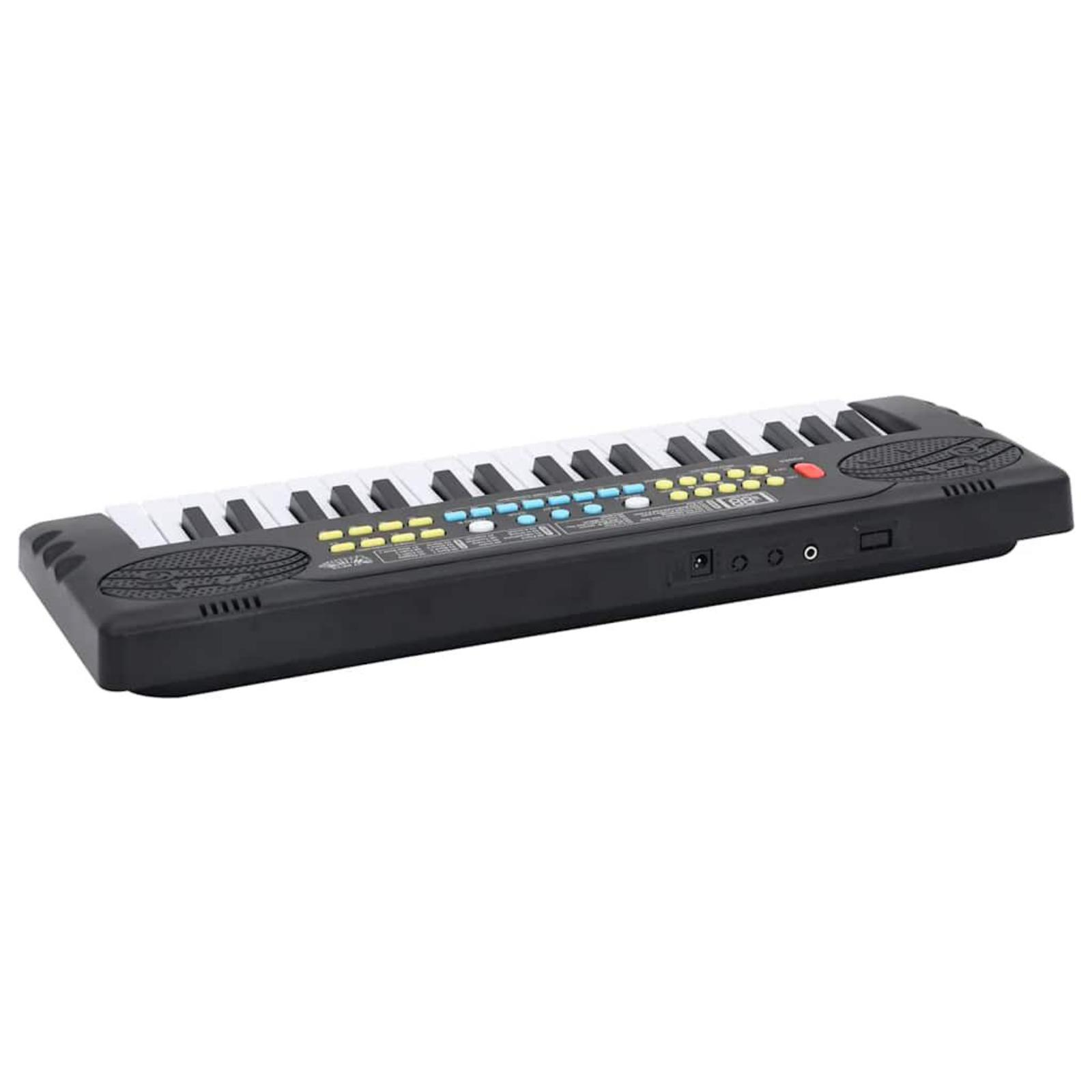 Eine schwarze Spielzeug-Tastatur mit weißen und schwarzen Tasten. Es hat Knöpfe und Anschlussports.