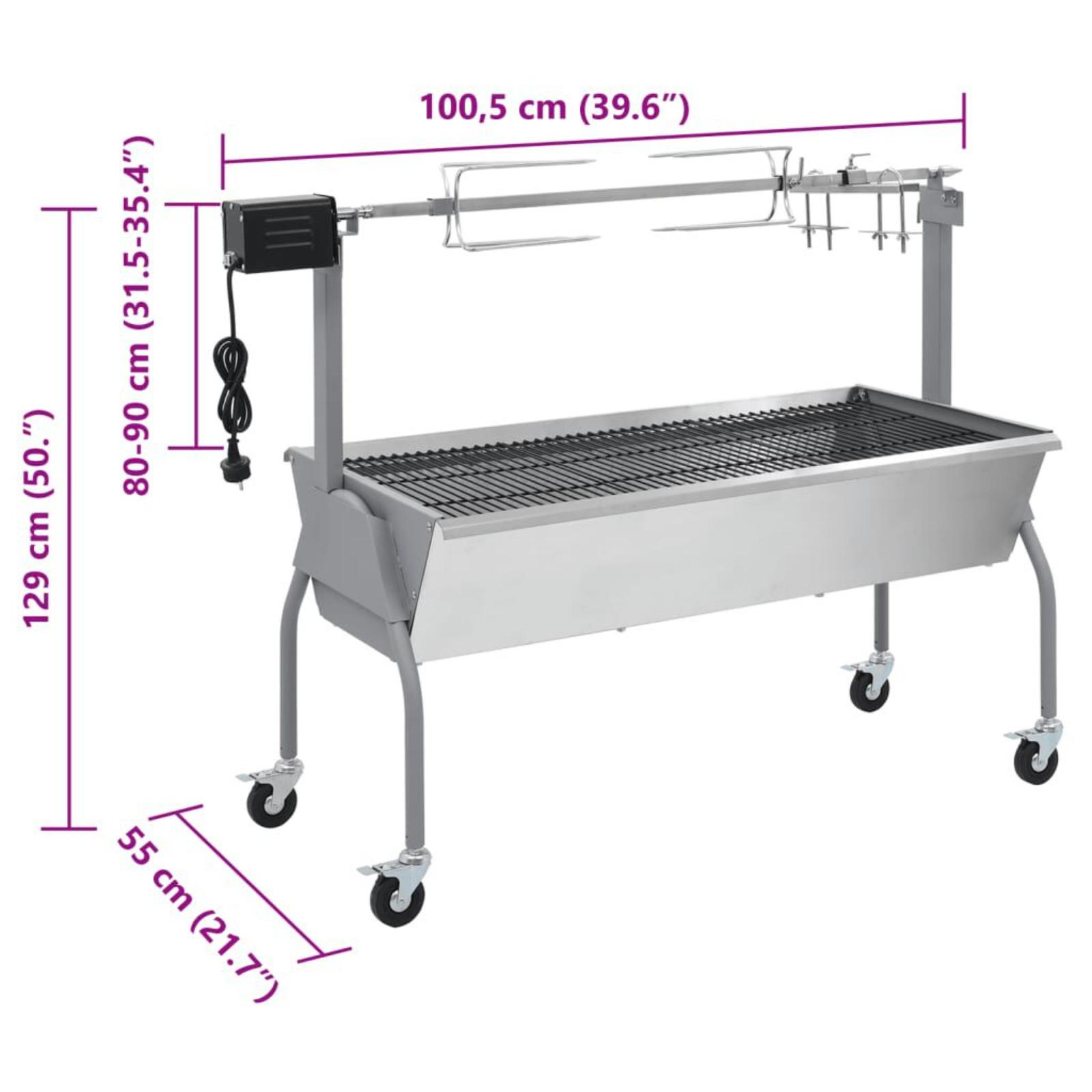 Ein silberner Außengrill mit Maßangaben. Er hat einen Drehspieß und Räder.