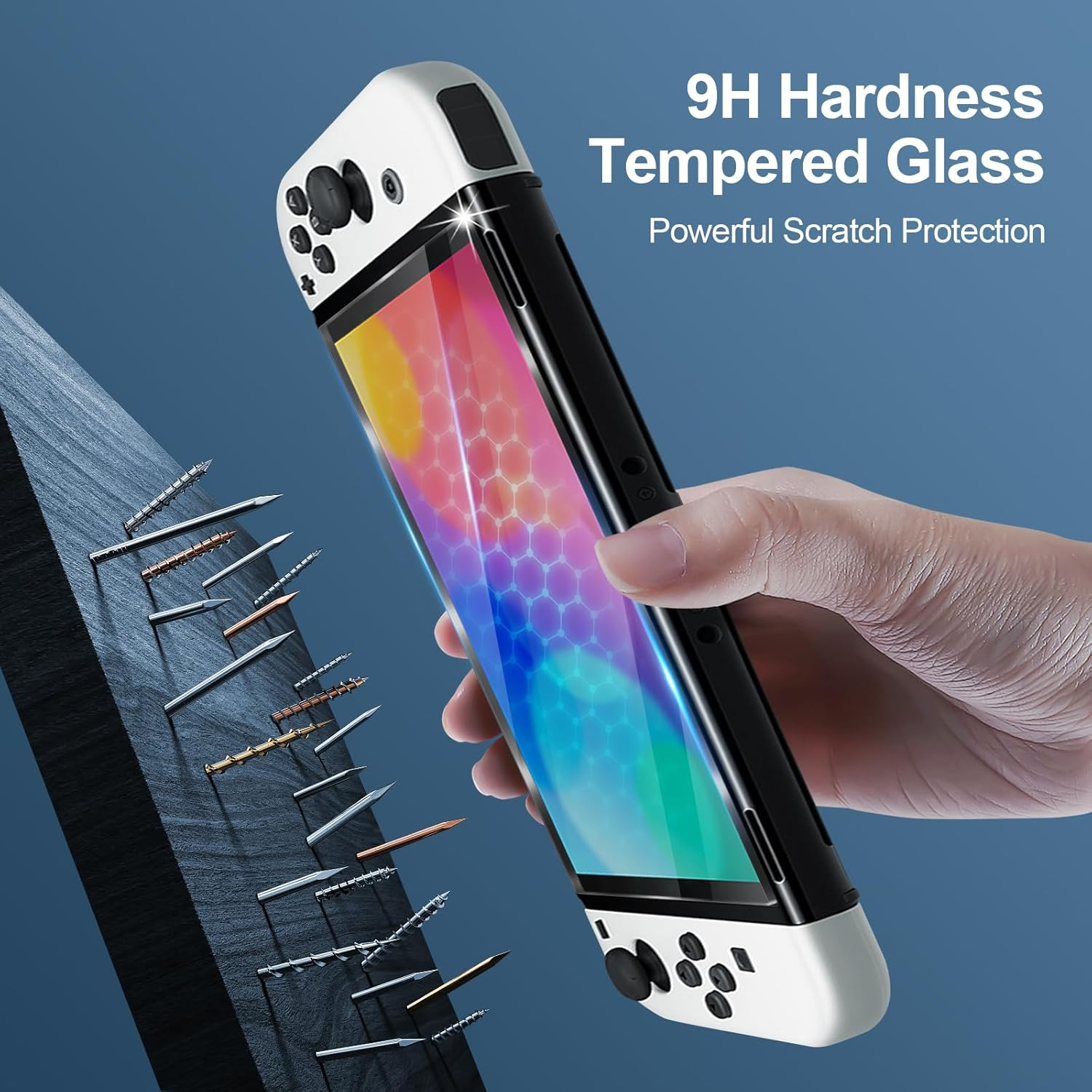 Ein Nintendo Switch OLED mit Glasschutzfolie und Nägeln auf Holz.