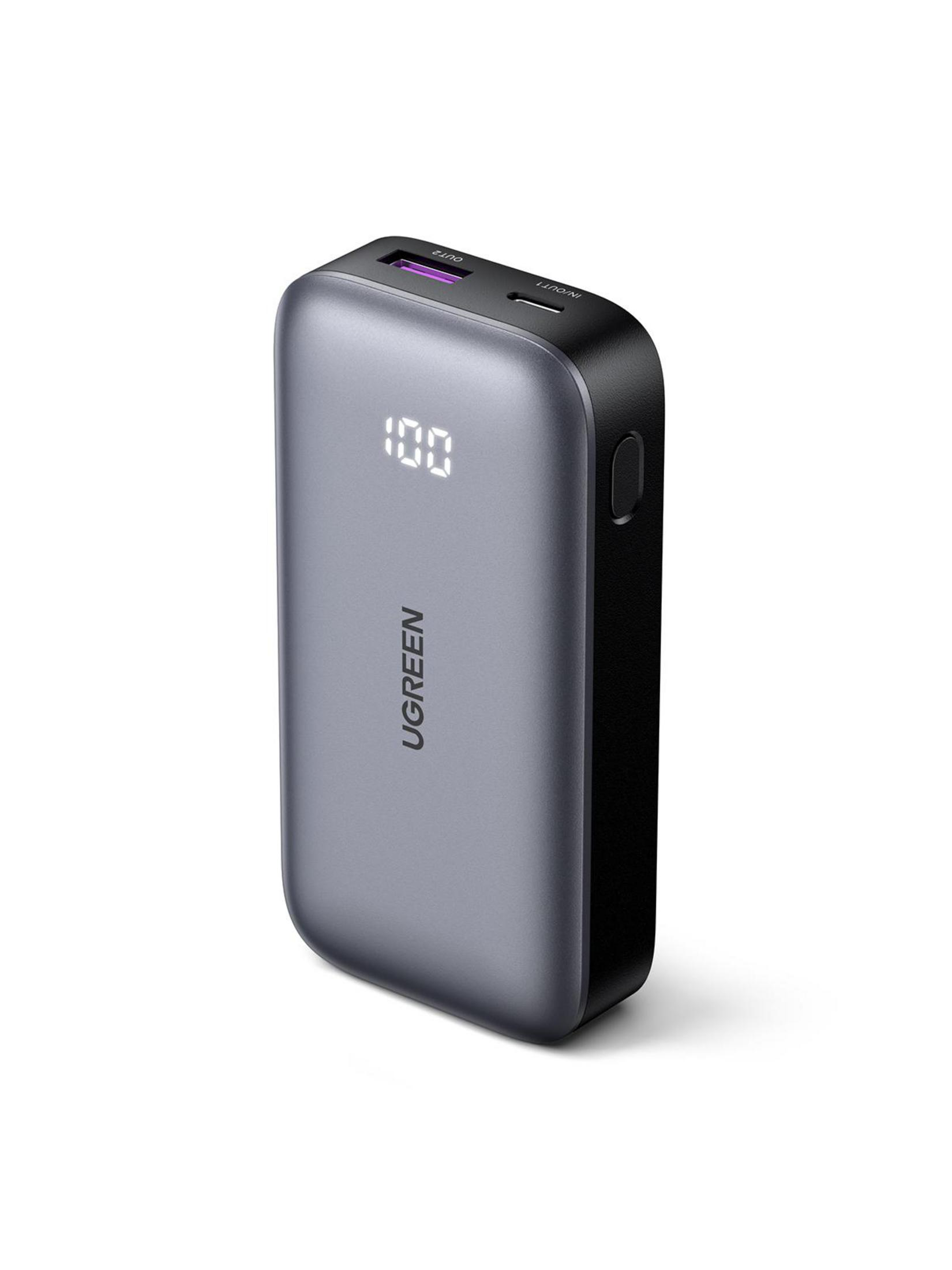 Szary power bank UGREEN z cyfrowym wyświetlaczem pokazującym 100% naładowania.