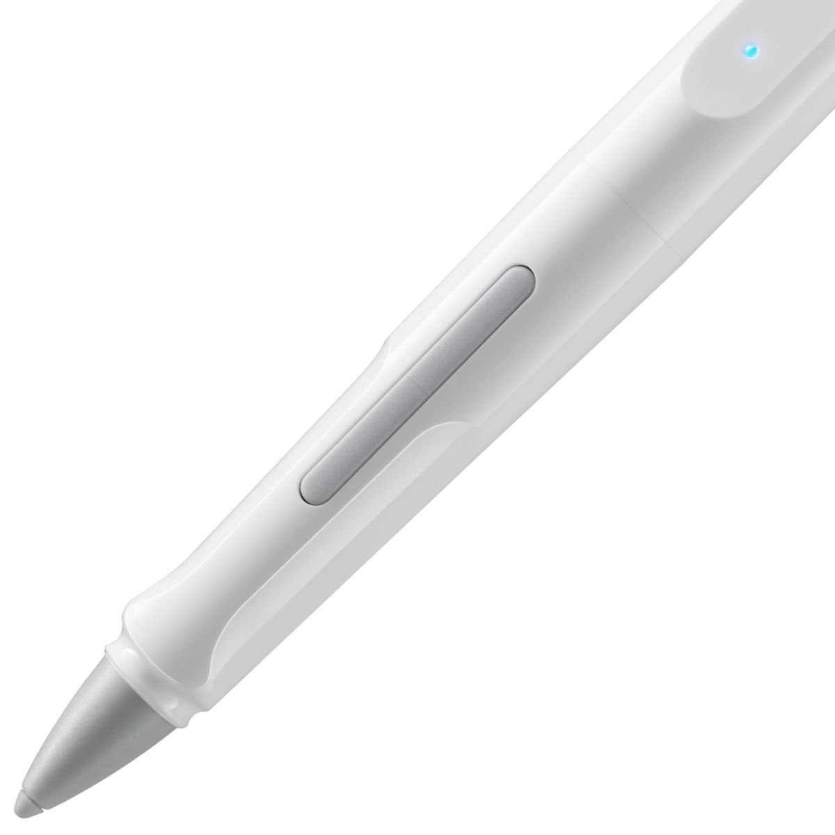 Weißer Lamy Stylus-Stift. Nahaufnahme der Spitze und der Seite mit Knopf und blauer LED-Anzeige.