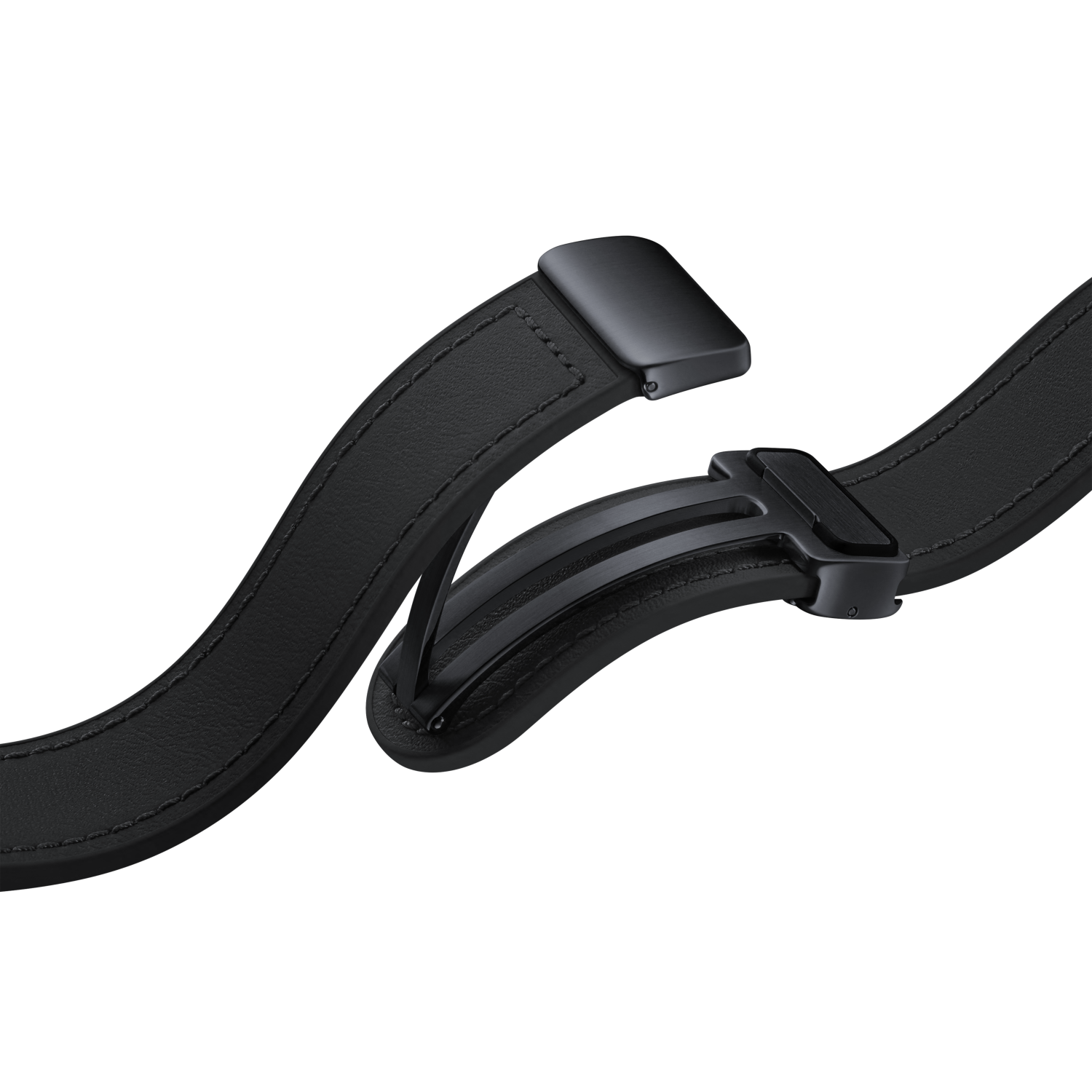 Nahaufnahme eines schwarzen Uhrenarmbands mit Faltschließe auf schwarzem Hintergrund.