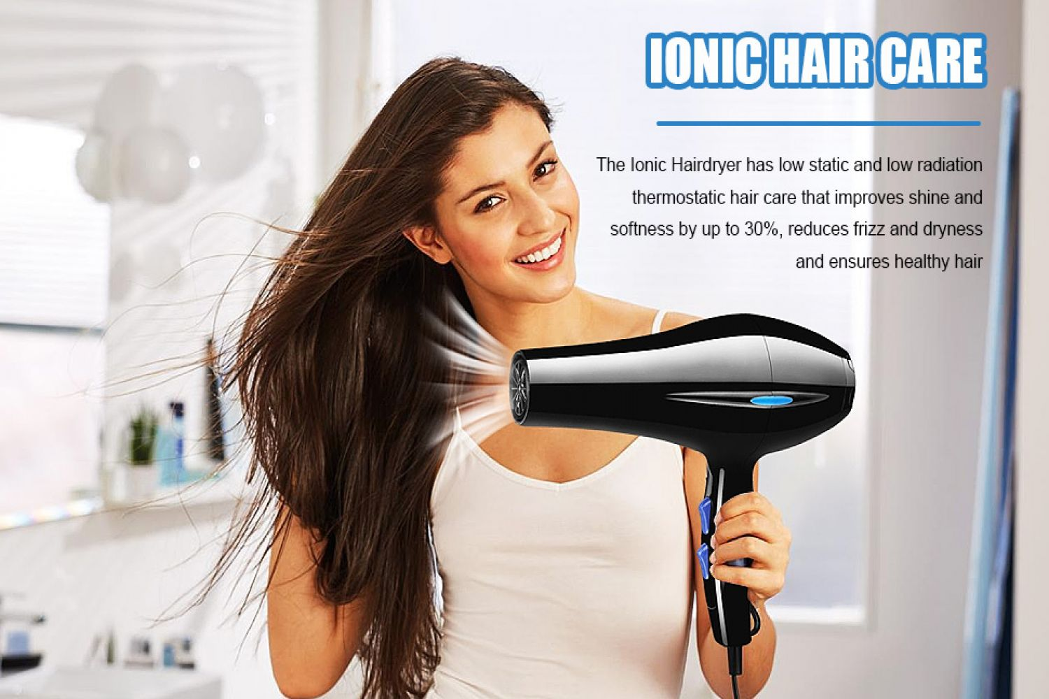 Lächelnde Frau, benutzt einen schwarzen Haartrockner. Text sagt Ionic Hair Care. Haare wehen.