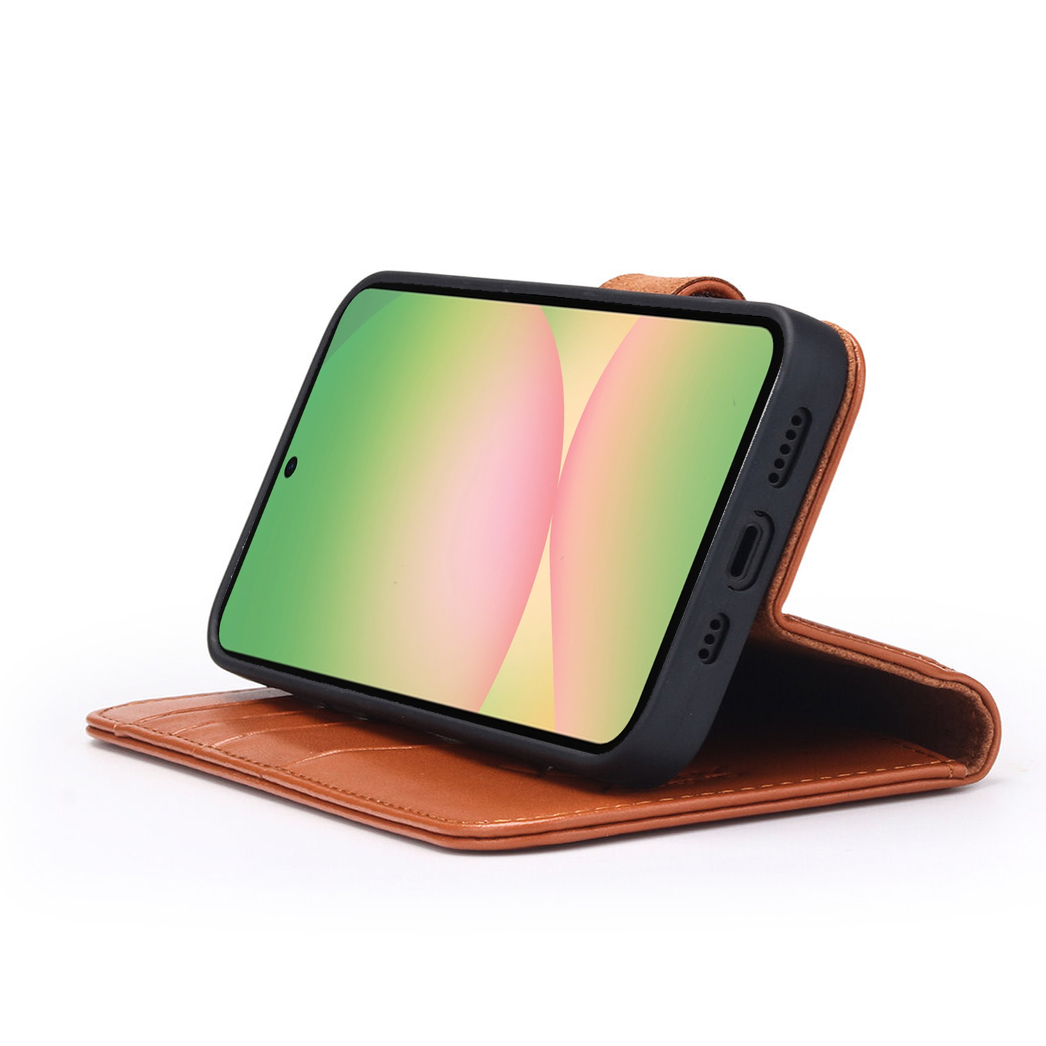 Étui de téléphone en cuir marron, ouvert, avec un téléphone à l'intérieur, penché sur le côté, avec un fond abstrait.