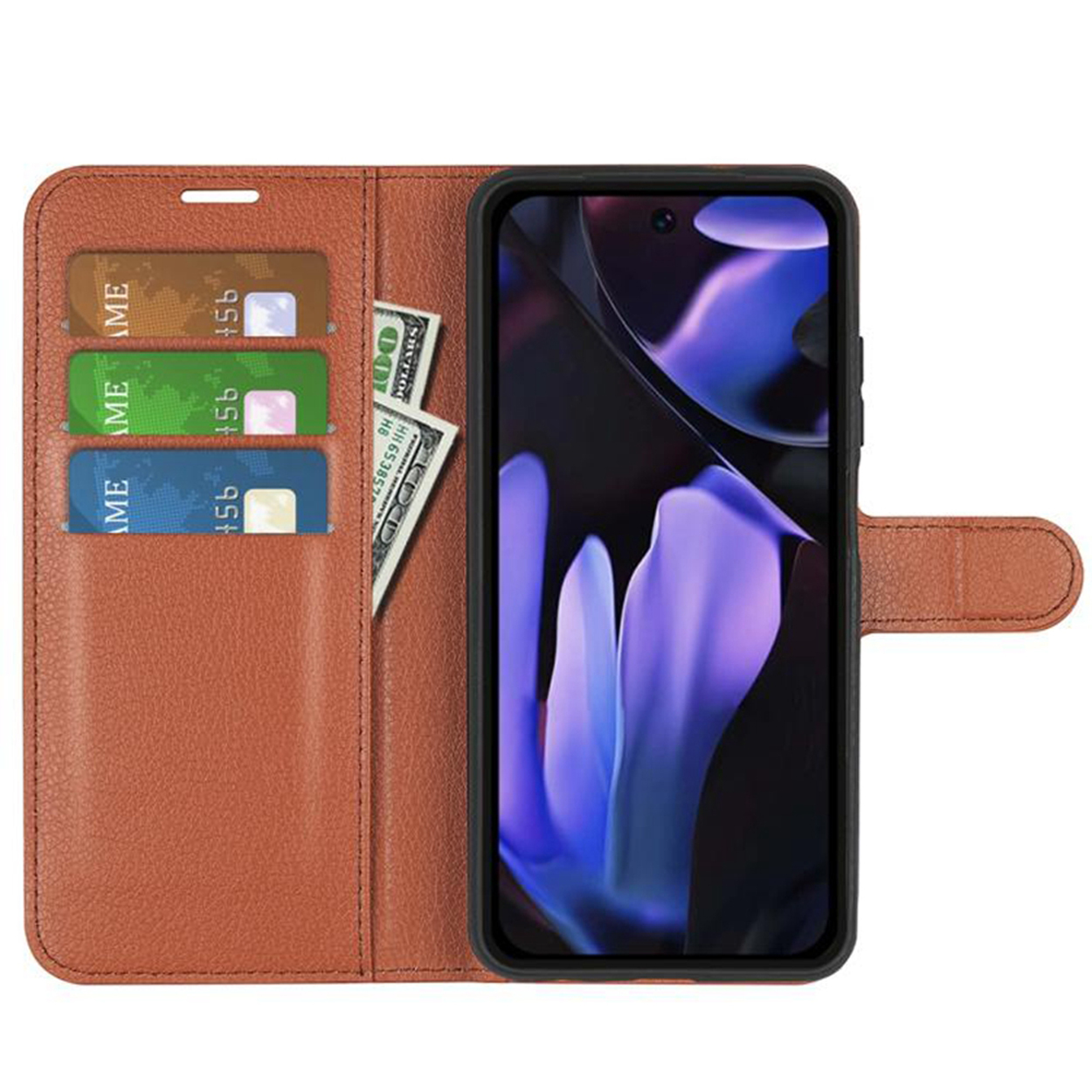 Étui de téléphone en cuir marron ouvert pour révéler un téléphone avec écran et fentes pour cartes et espèces.