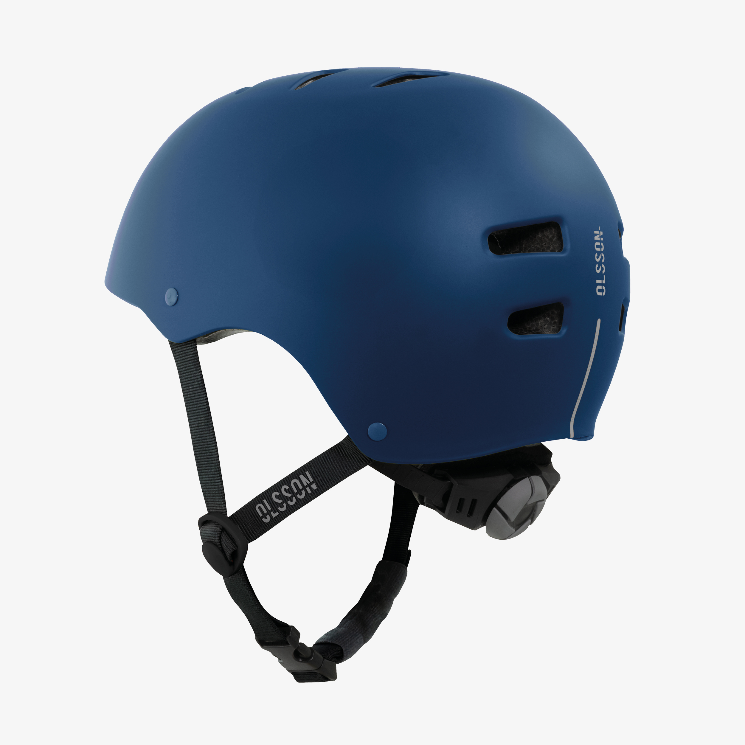 Casco azul desde una vista lateral. El casco tiene correas negras y el nombre 'OLSSON' al lado.
