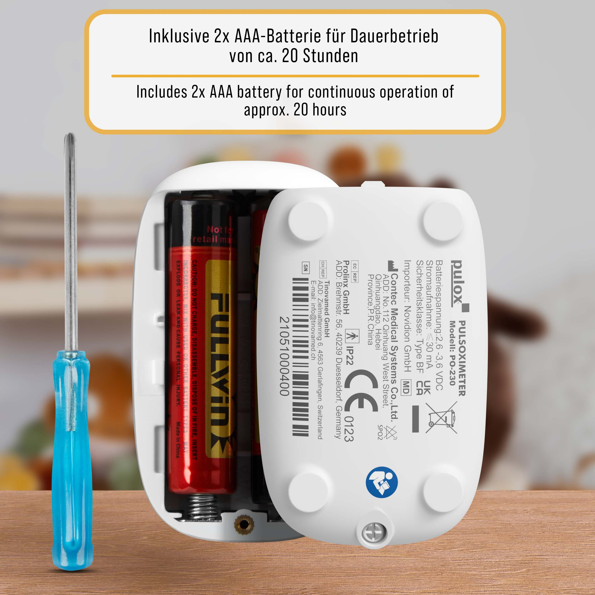 Batterien und ein Schraubendreher in einem Gerät. Text zeigt 2 AAA-Batterien für 20 Stunden Nutzung.