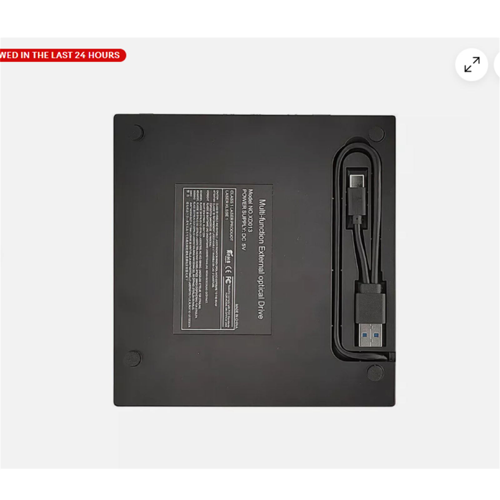 Schwarzes externes optisches Laufwerk mit USB-Kabel, auf weißem Hintergrund, mit Textlabel.