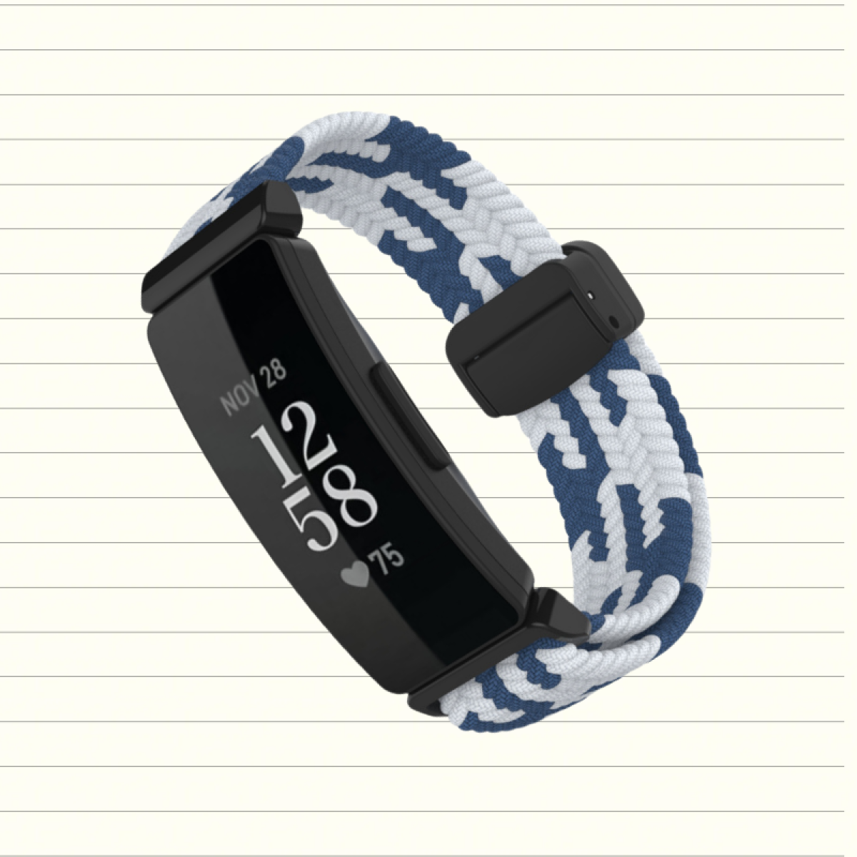 Schwarzer Fitnesstracker mit blau-weißem Armband, schräge Ansicht, auf liniertes Papier.