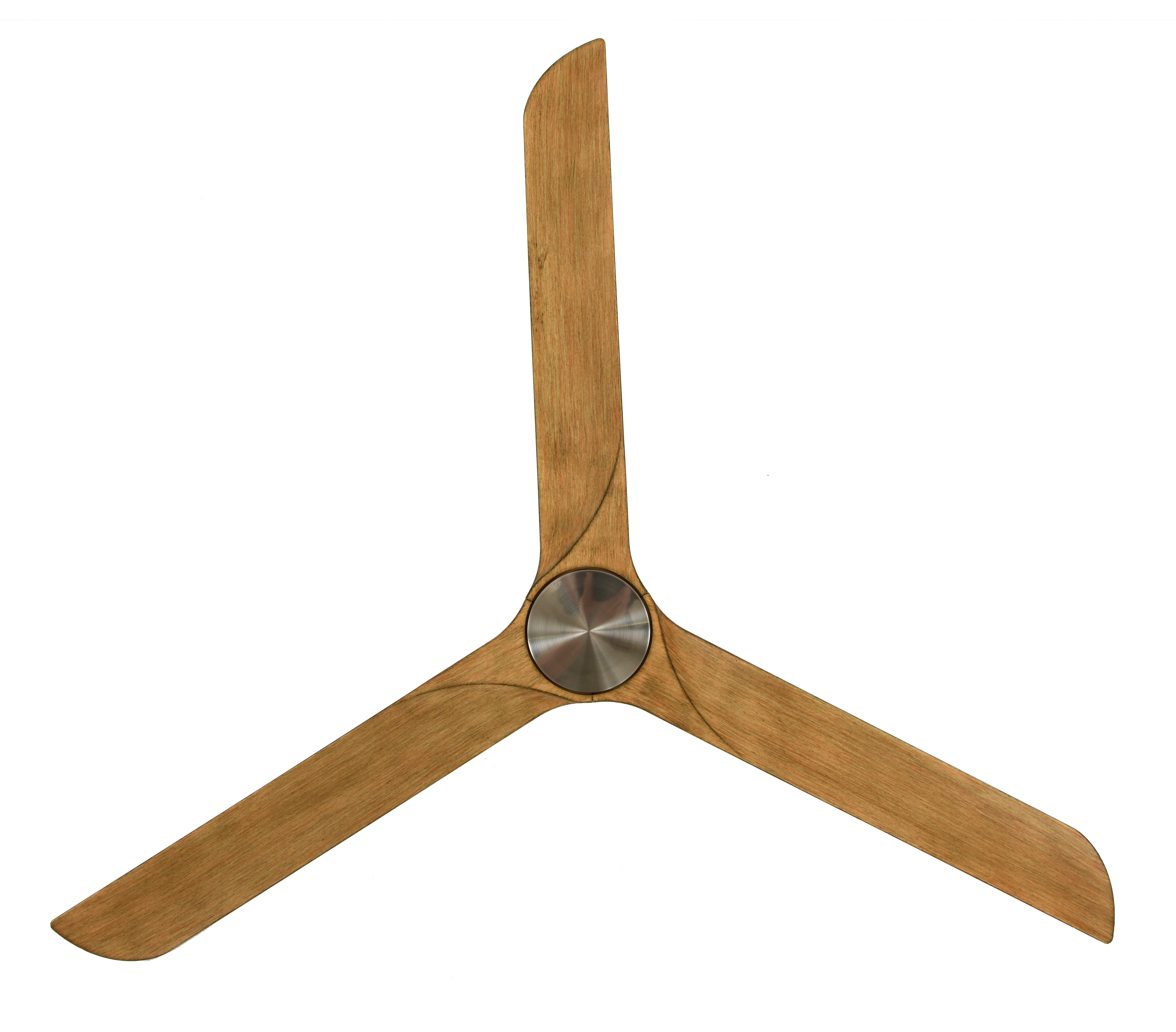 Deckenventilator mit drei Holzflügeln und einem silbernen Mittelteil. Weißer Hintergrund.