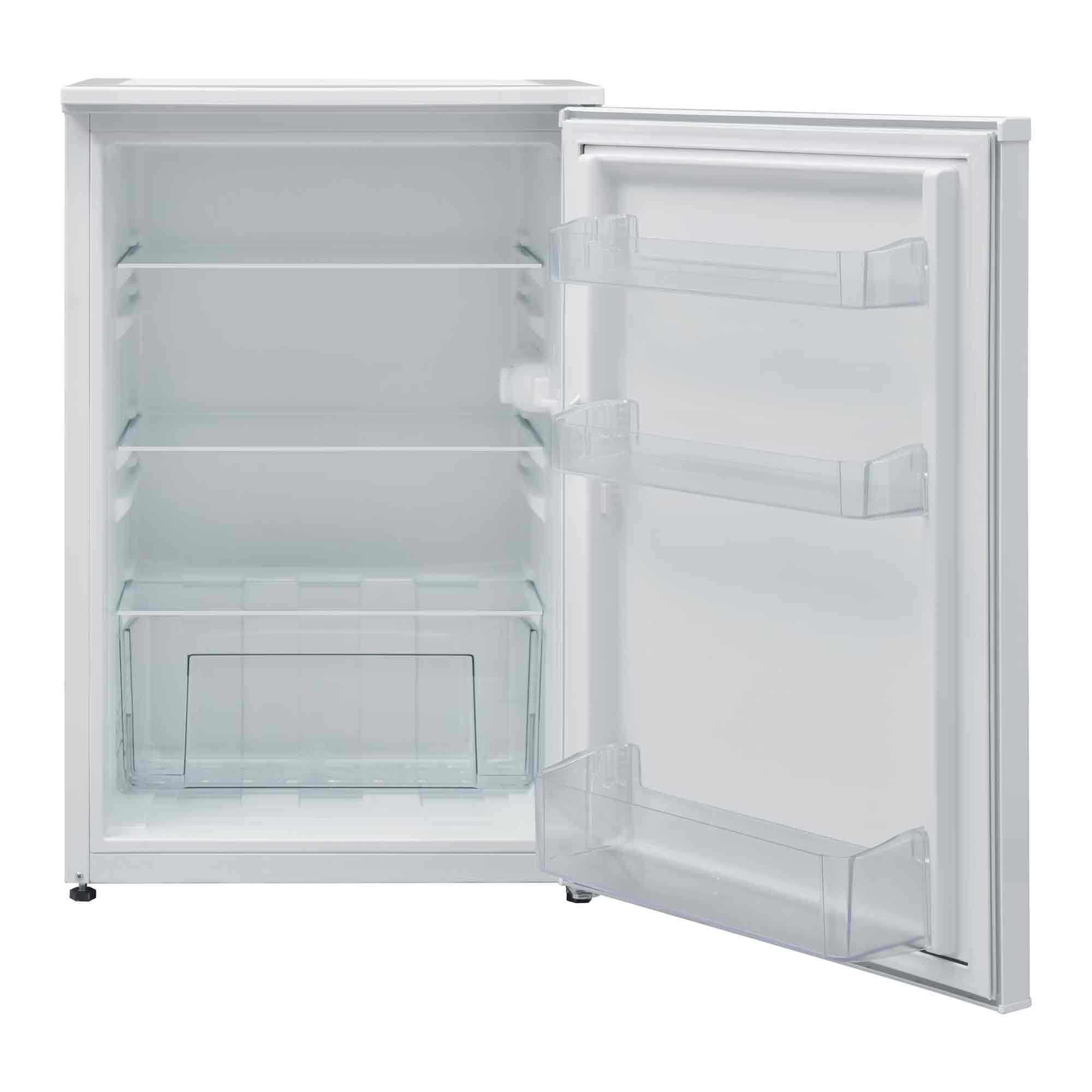 Ein weißer Kühlschrank mit offener Tür, die Regale und eine transparente Schublade zeigt. Weißer Hintergrund.