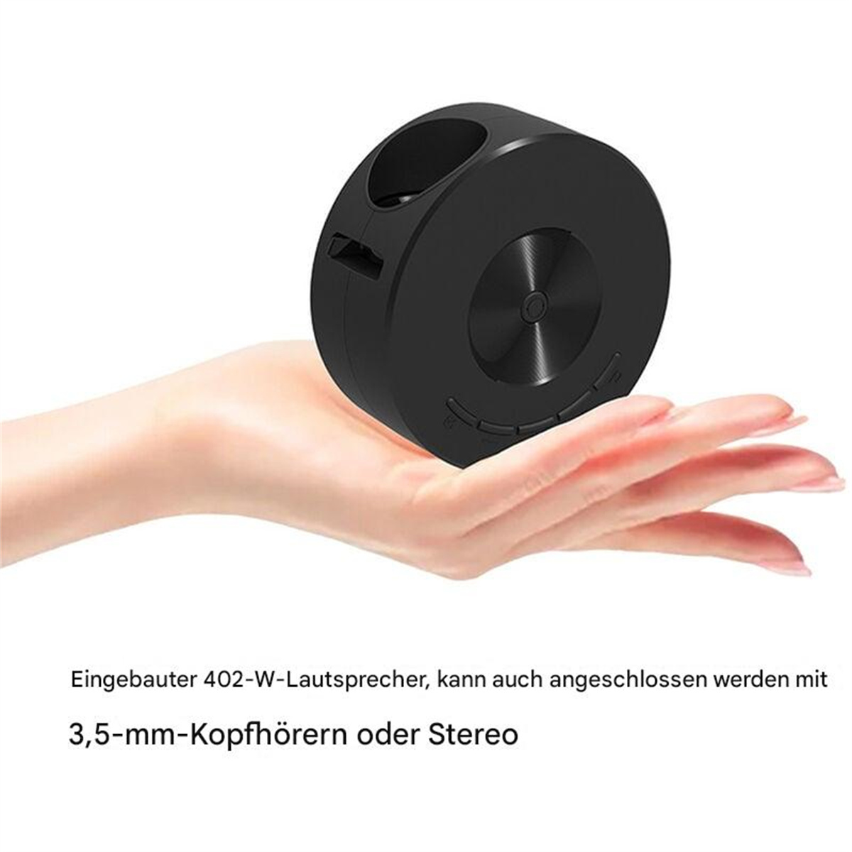 Kleiner schwarzer runder Lautsprecher in flachem Design in einer Hand, Text darunter.