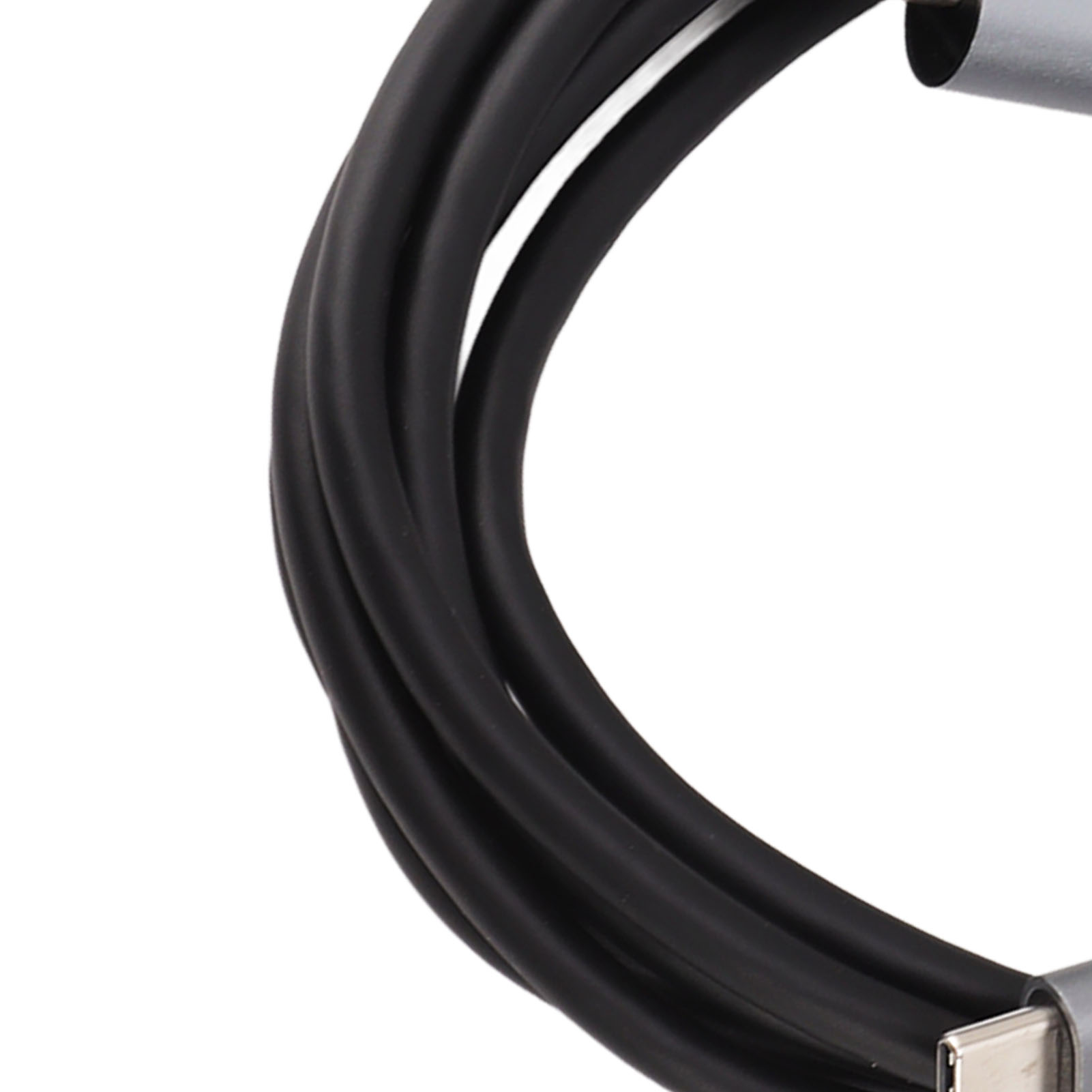 Nahaufnahme eines schwarzen Kabels, das sich schlingt. Es verbindet zwei graue Adapter.
