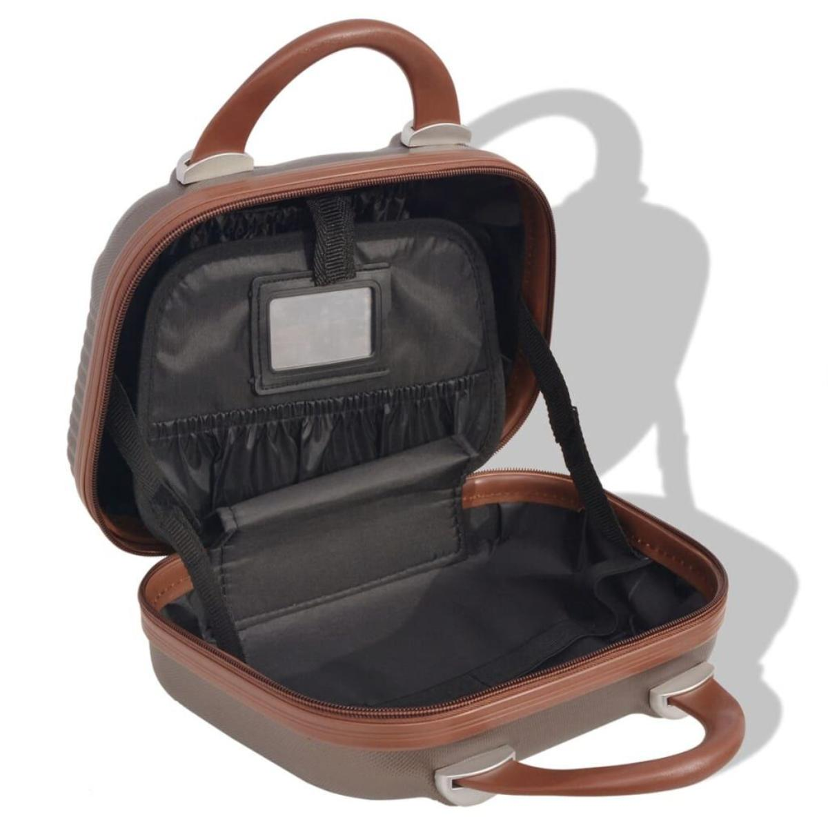 Braune Make-up-Tasche mit offenem Innenraum. Der Innenraum ist schwarz mit Taschen und Spiegel.