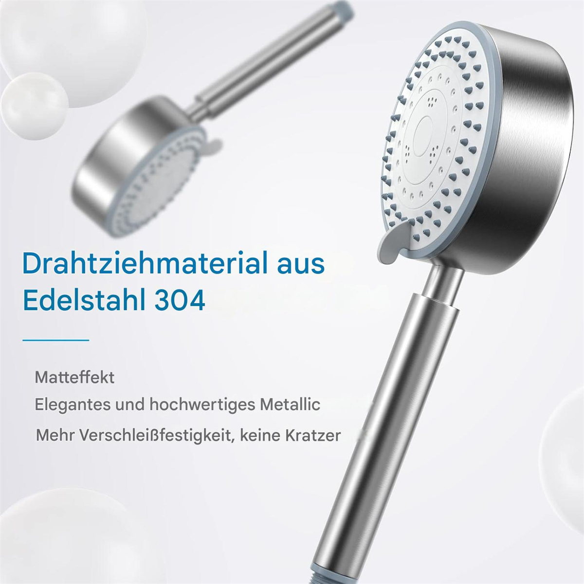 Chrom-Duschkopf, Nahaufnahme. Weißer Hintergrund.
