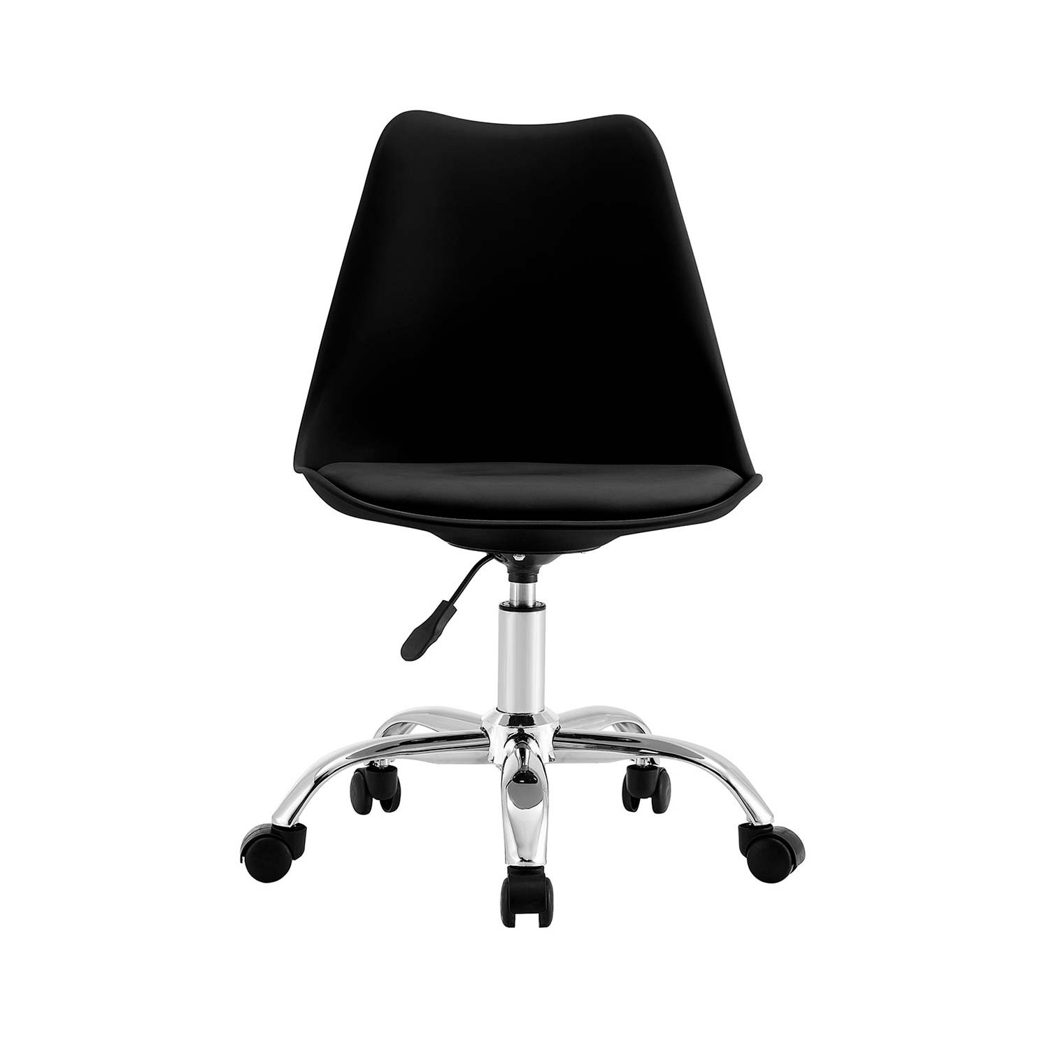 Silla de oficina negra. Base cromada con ruedas. Fondo blanco.