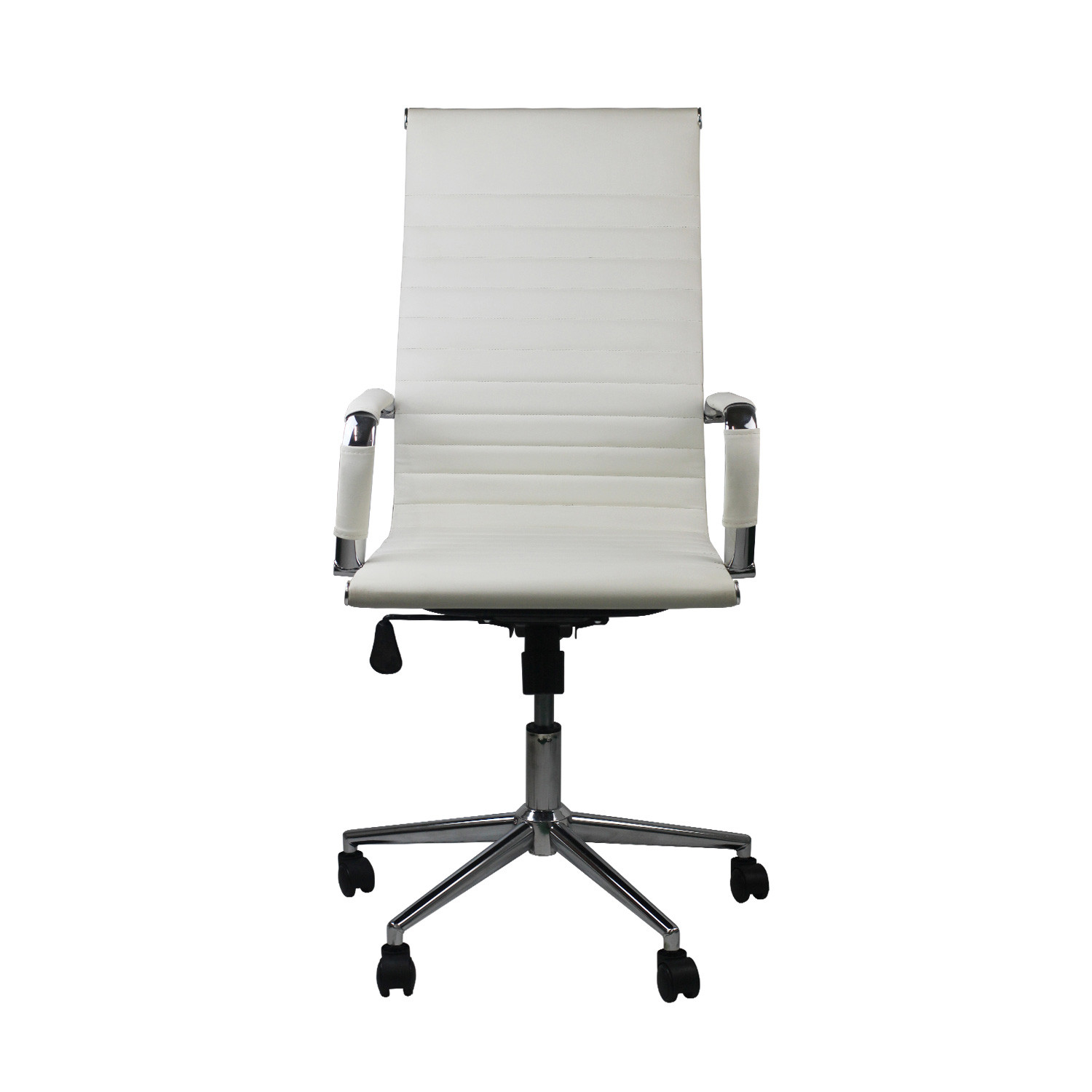 Silla de oficina blanca con respaldo alto y base cromada sobre fondo blanco.