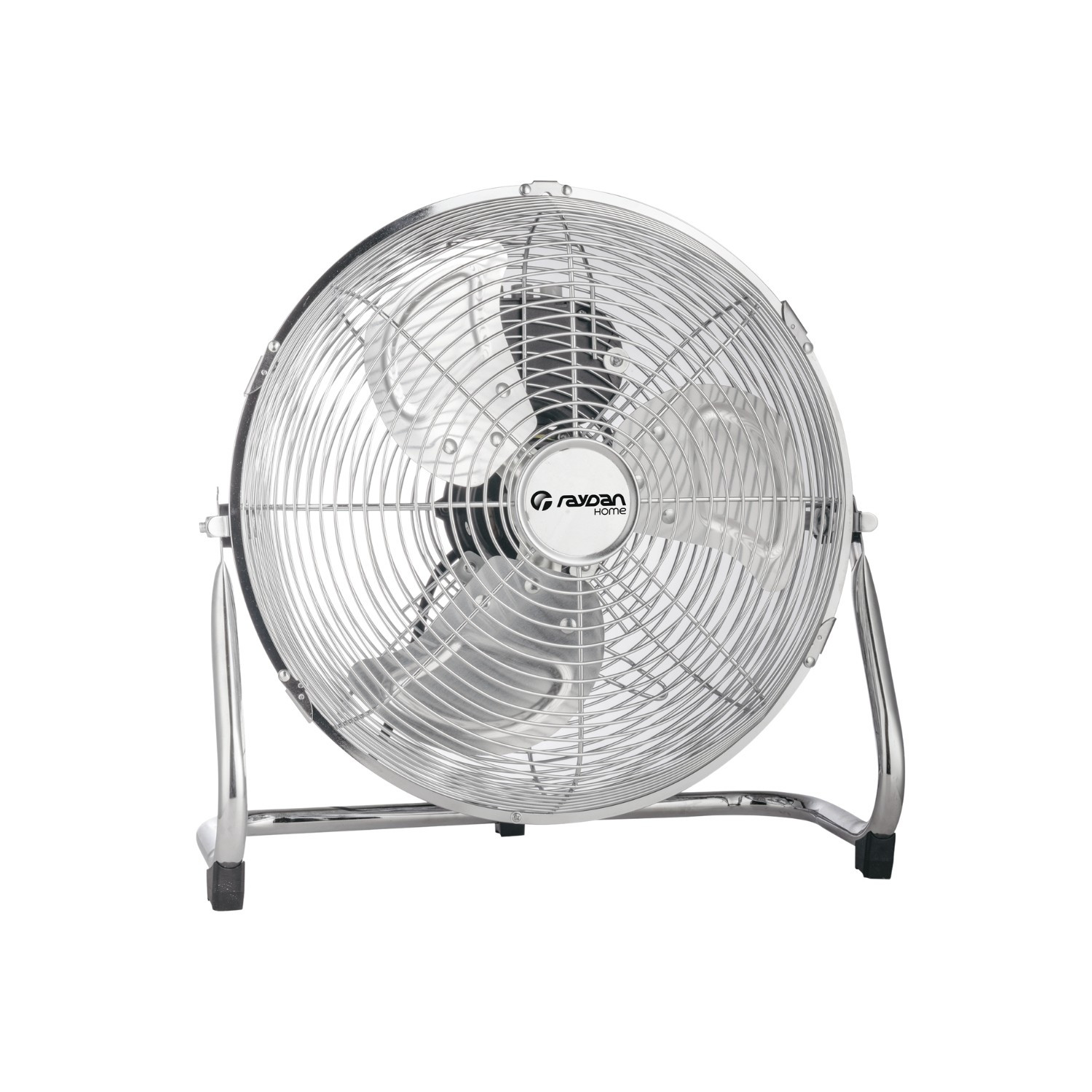 Ventilador plateado con base metálica curvada, sobre fondo blanco.