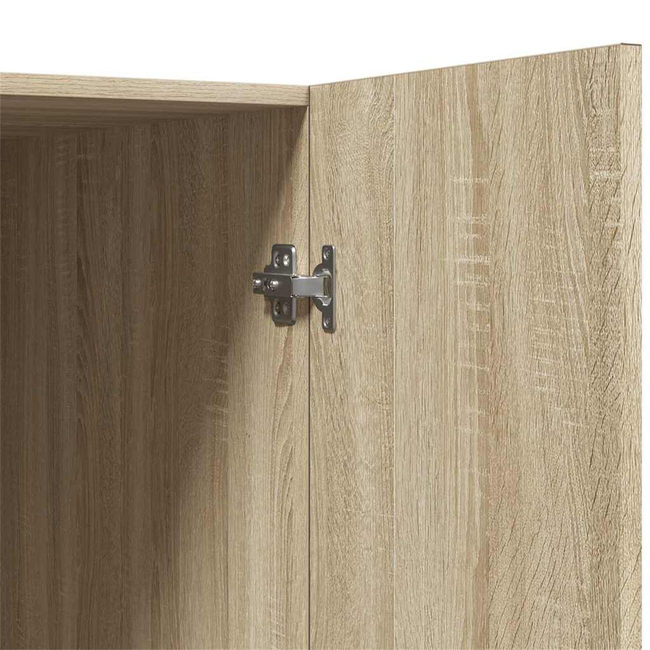 Schranktür, geöffnet. Helle Holzmaserung mit Scharnier. Sichtbare Holzstruktur und Maserungsmuster.