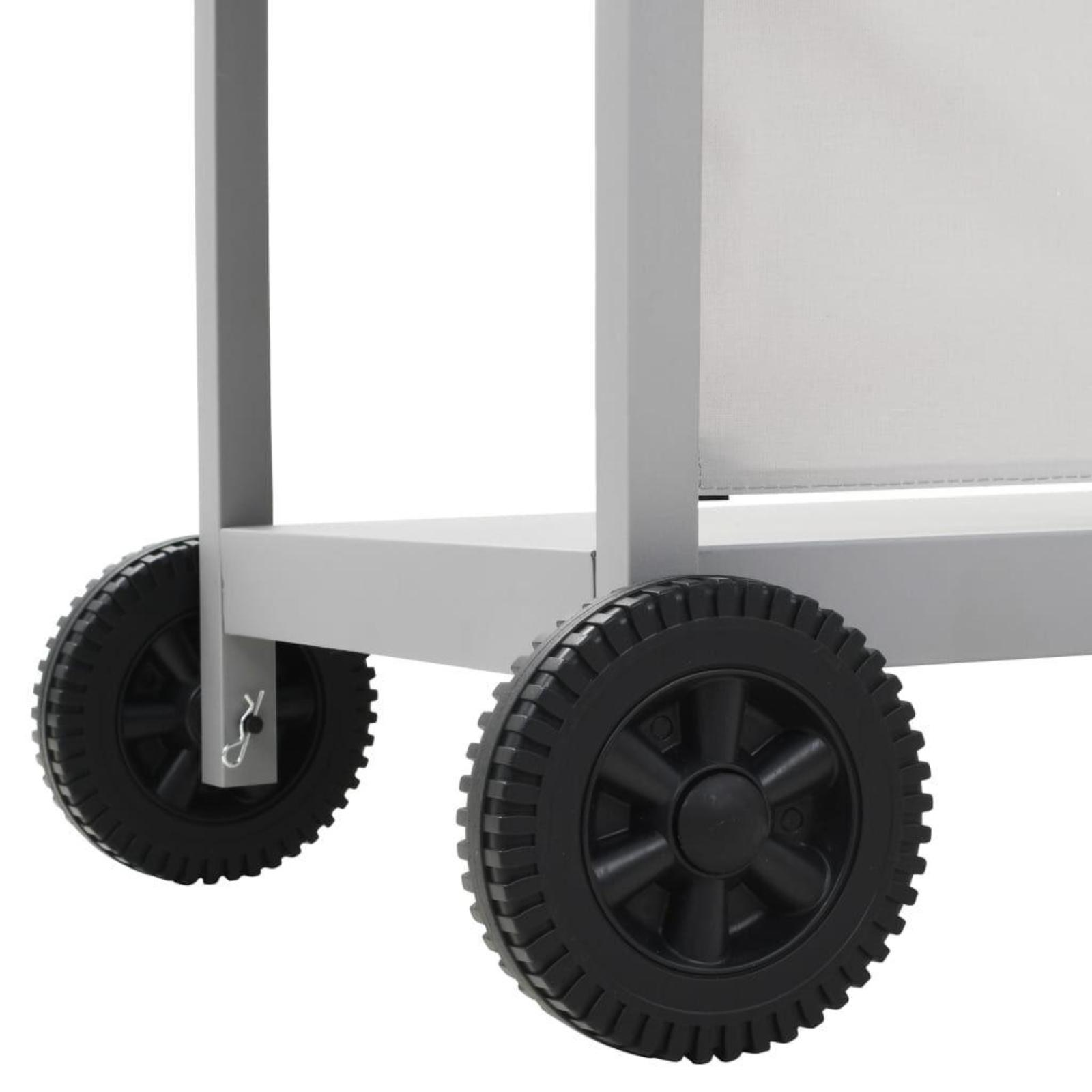 Ein grauer Wagen mit zwei schwarzen Rädern. Die Räder sind unten, und eine weiße Platte ist befestigt.