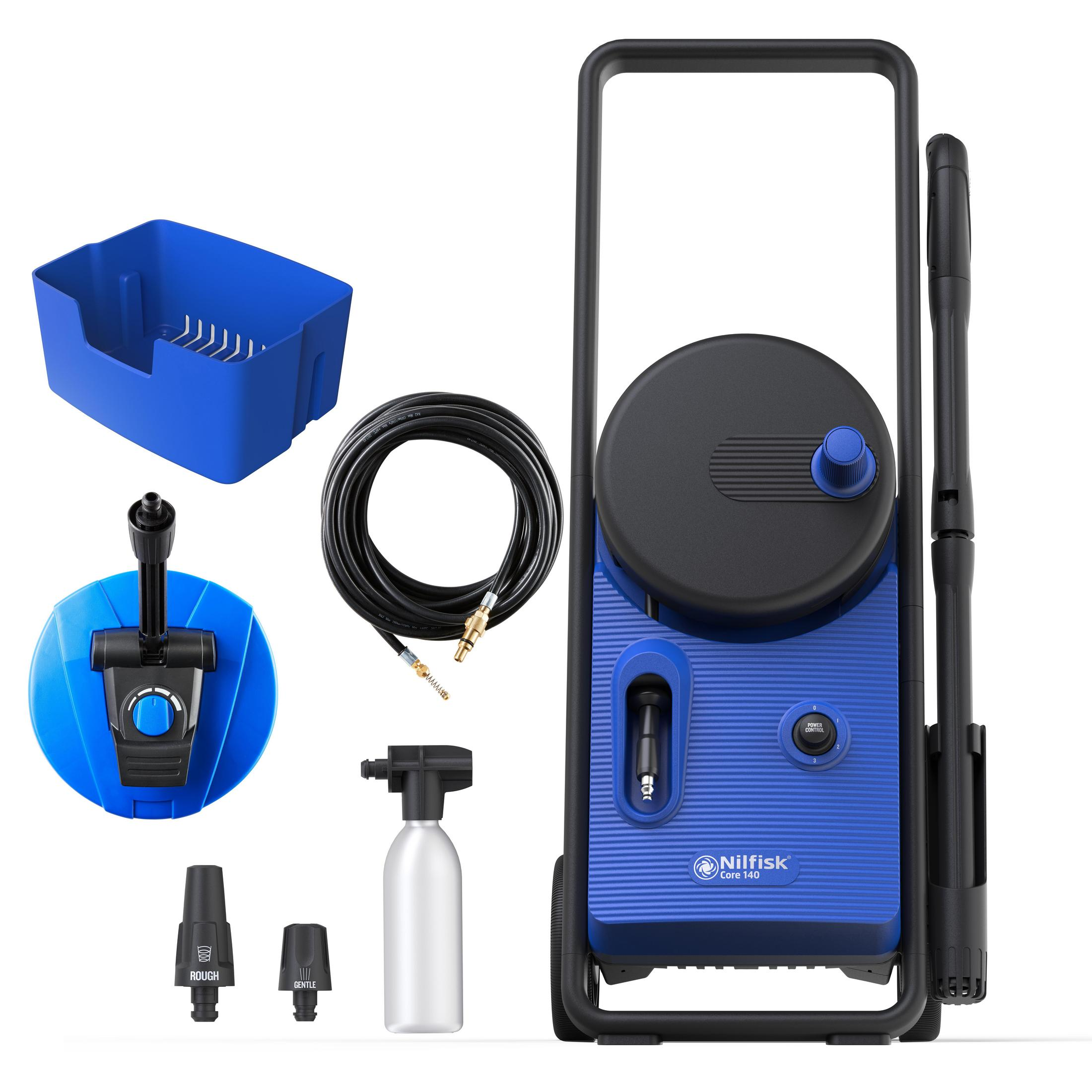 Idropulitrice blu e nera. Vari accessori sono esposti intorno.