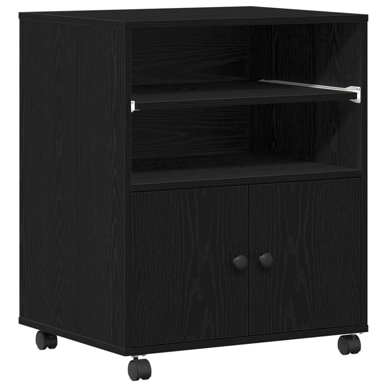 Schwarzer Schrank mit Türen, Regalen und Rollen. Es gibt ein Regal im Inneren. Weißer Hintergrund.