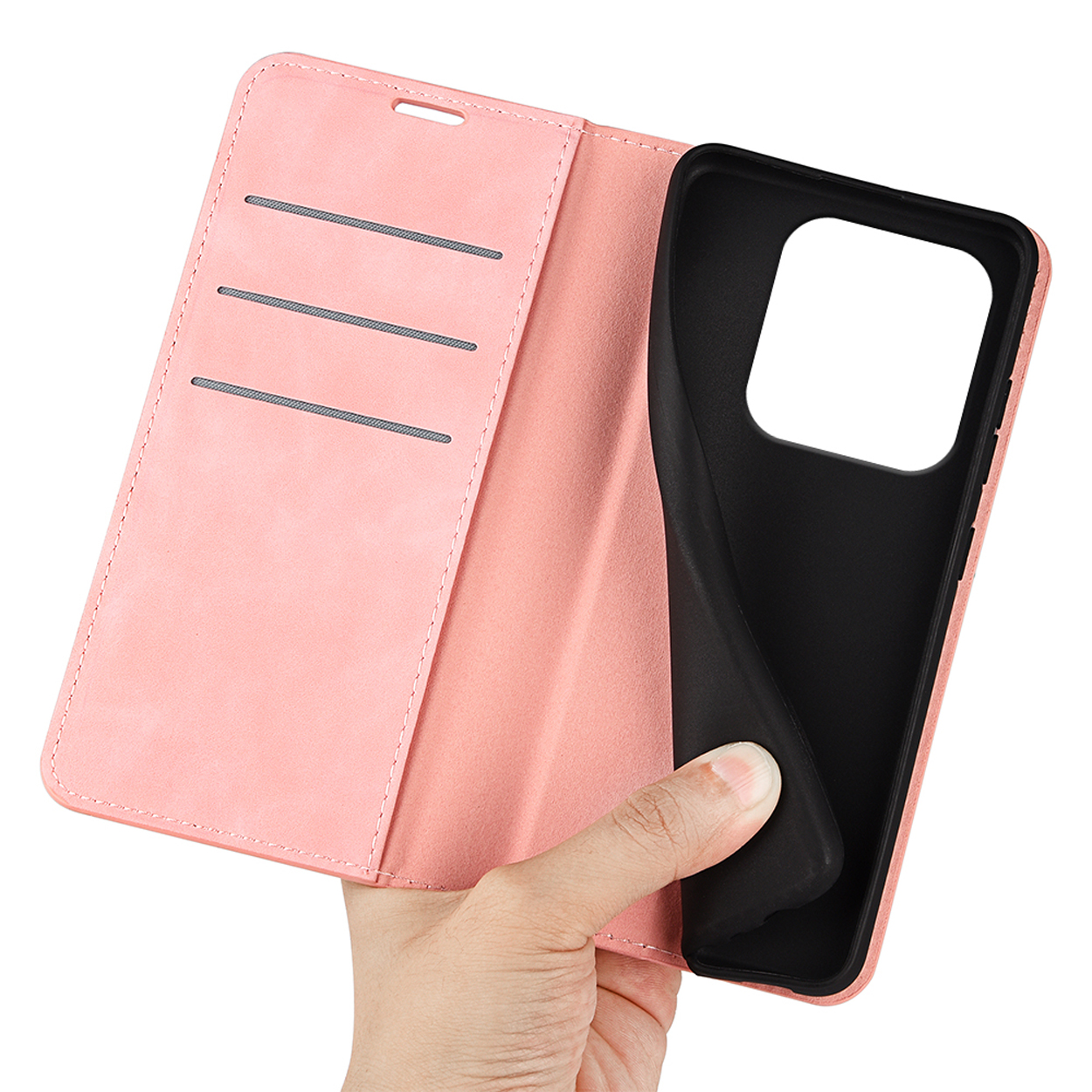 Roze telefoonhoes open, een hand houdt een telefoon vast, de achterkant is zichtbaar.