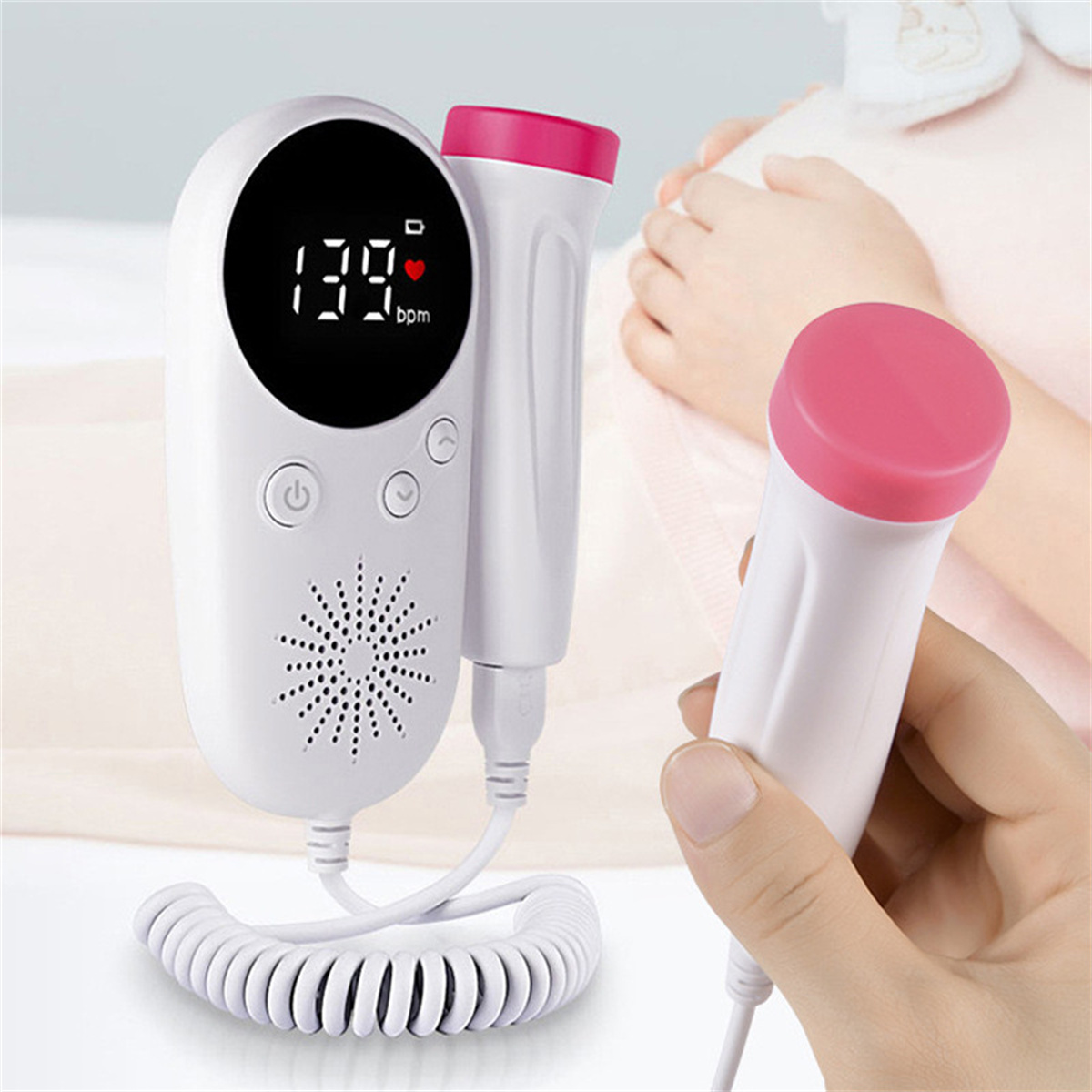 Fetales Dopplergerät mit Anzeige 139 bpm, Sonde in der Hand, und Schwangerschaftsbauch.