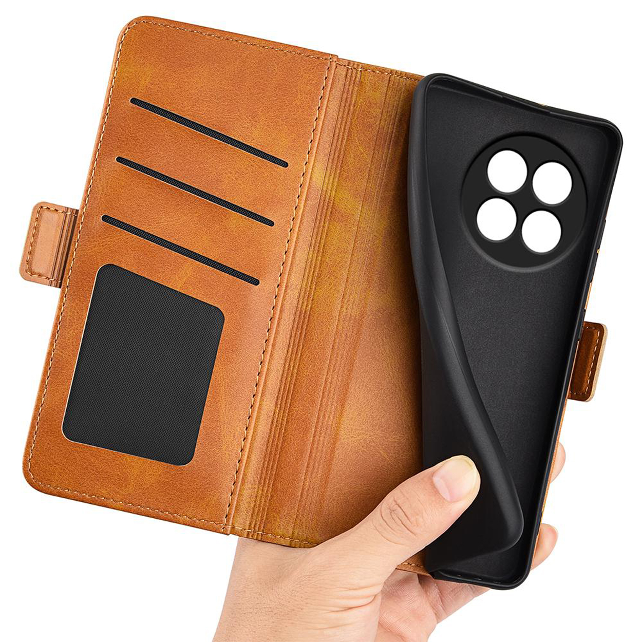 Étui de téléphone en cuir marron ouvert, téléphone noir à l'intérieur. L'étui a des fentes pour cartes.