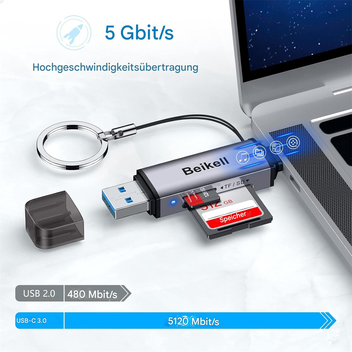 Silberner und schwarzer USB-Hub und SD-Kartenleser, an einen Laptop angeschlossen.