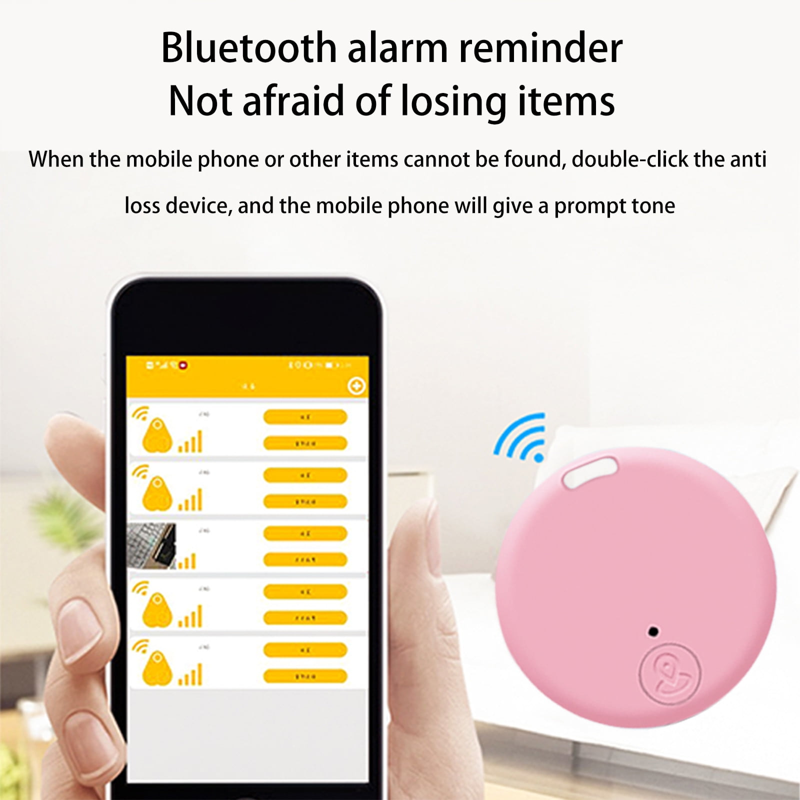 Eine Hand hält ein Telefon, das eine App mit Artikelverfolgern zeigt; rechts befindet sich ein pinkfarbener Bluetooth-Tracker.