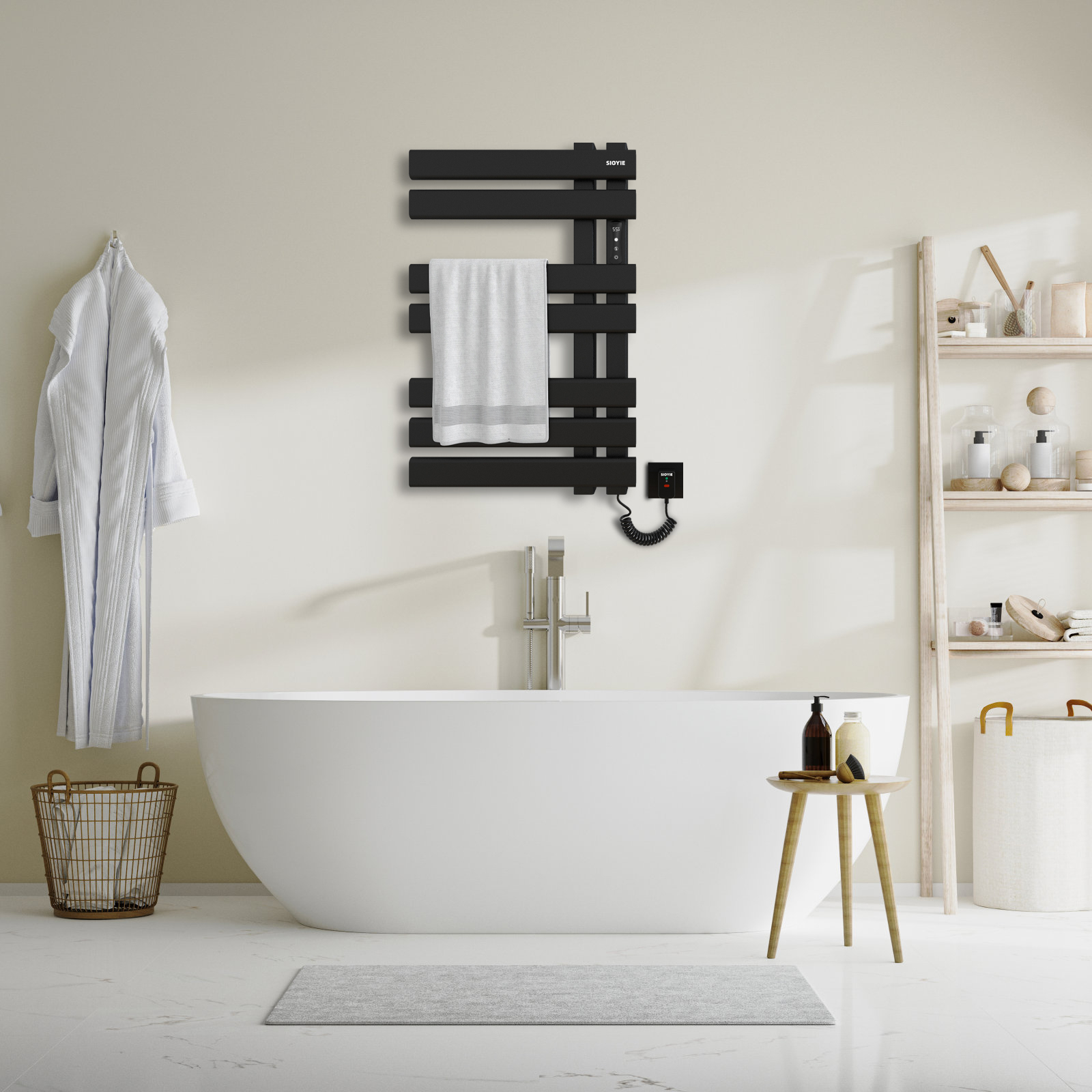 Moderner schwarzer beheizter Handtuchhalter in einem Badezimmer mit Badewanne.