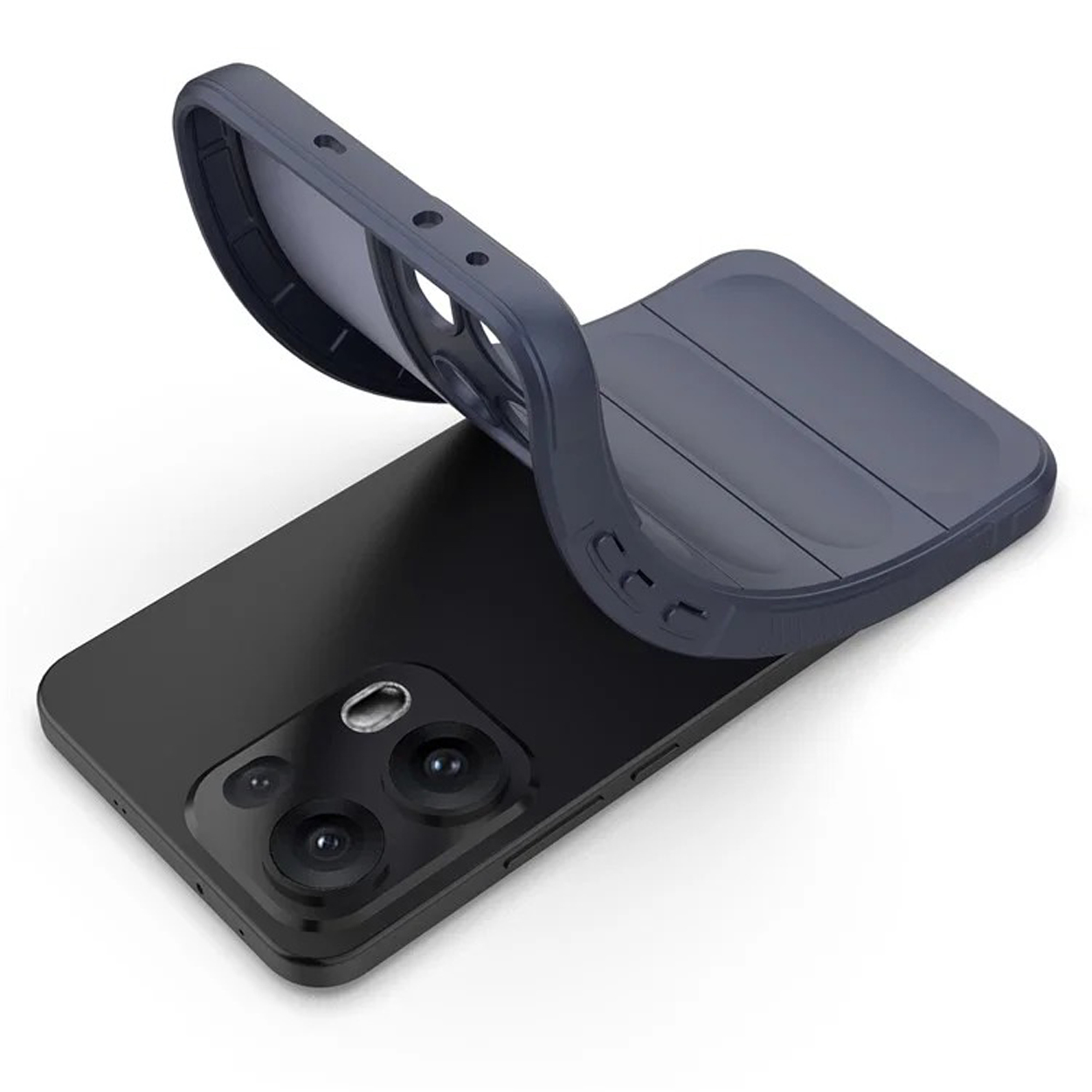 Zwarte telefoon met blauwe hoes. De hoes is flexibel en bedekt de telefoon.